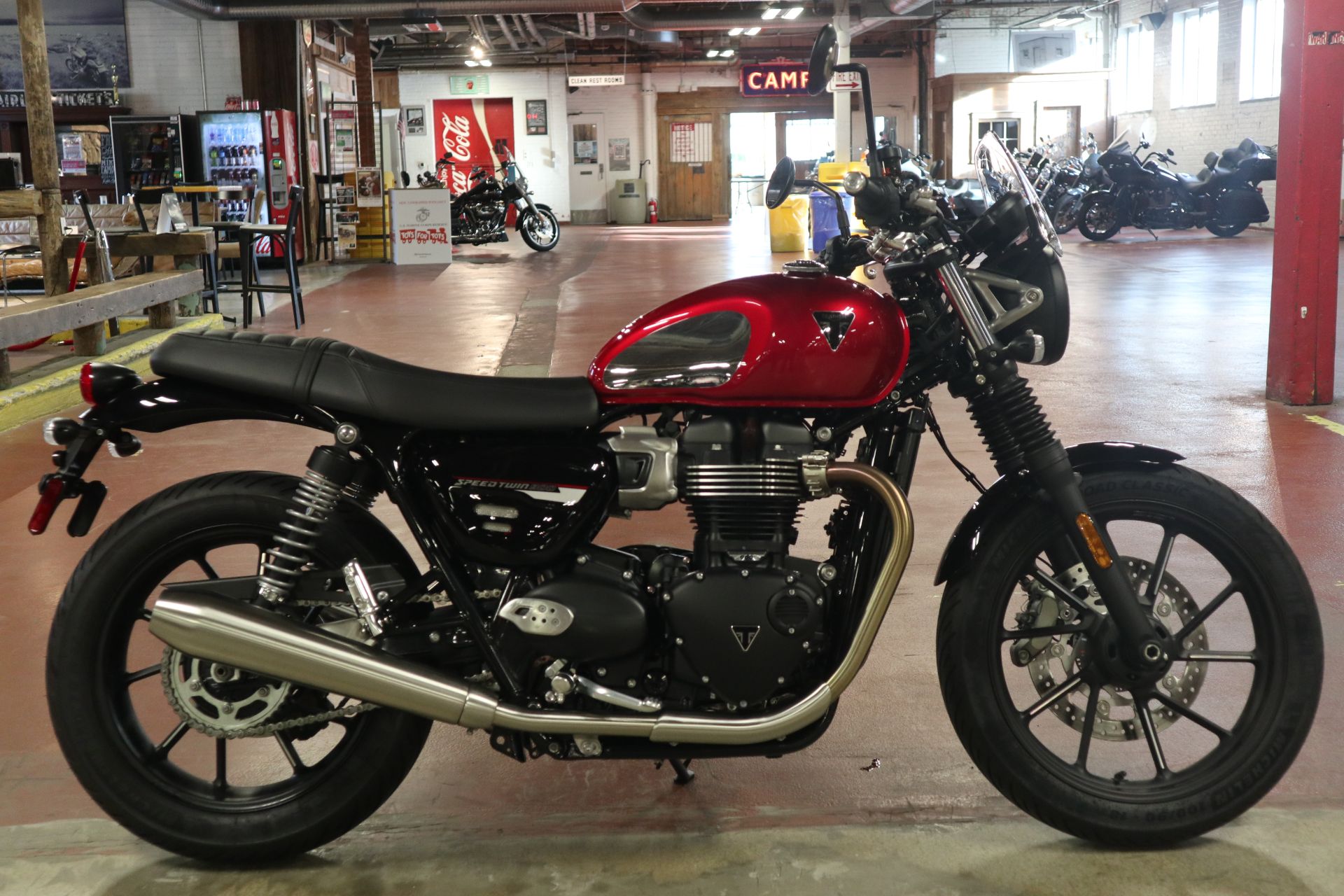 2023 Triumph Speed Twin 900 Chrome Edition in New London, Connecticut - Photo 9