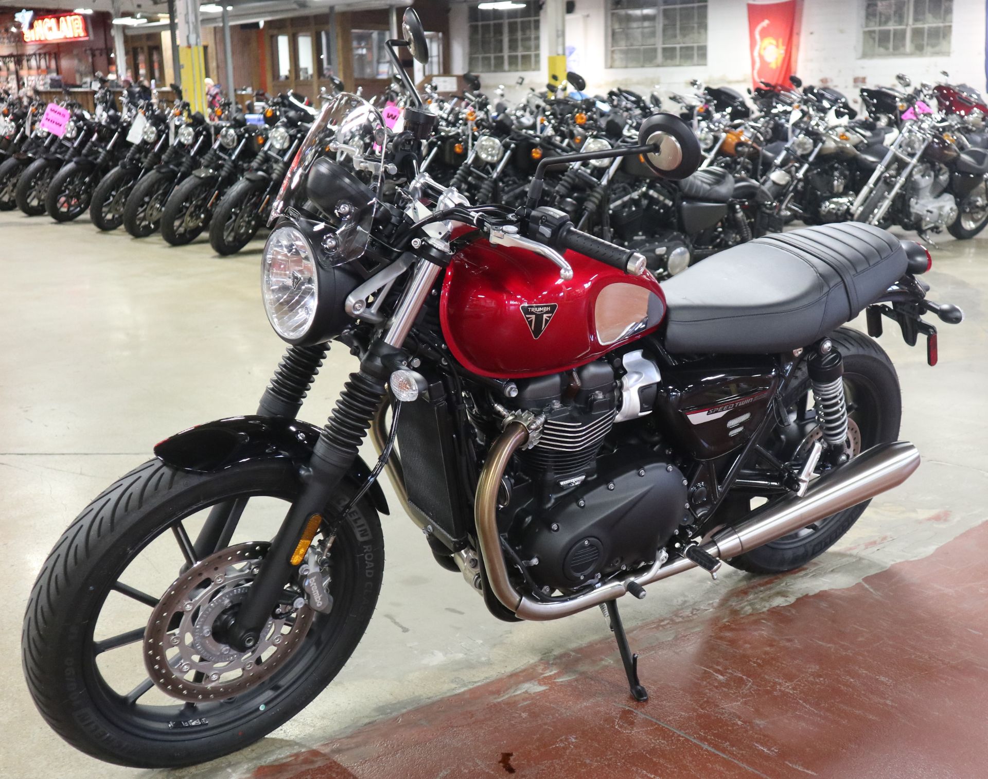 2023 Triumph Speed Twin 900 Chrome Edition in New London, Connecticut - Photo 4