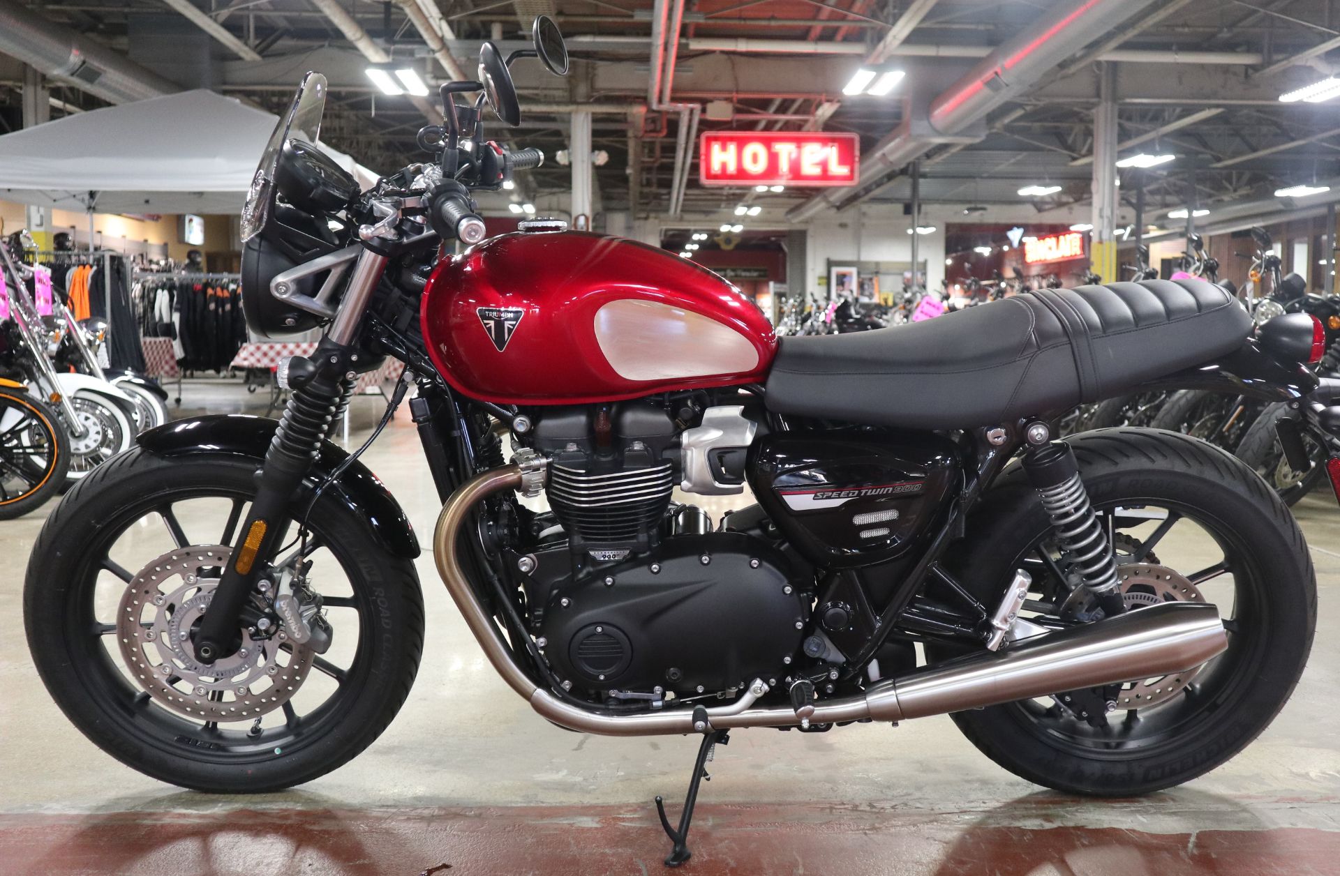 2023 Triumph Speed Twin 900 Chrome Edition in New London, Connecticut - Photo 5