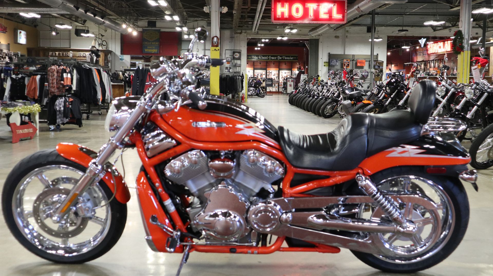 2005 Harley-Davidson VRSCSE Screamin’ Eagle® V-Rod® in New London, Connecticut - Photo 5