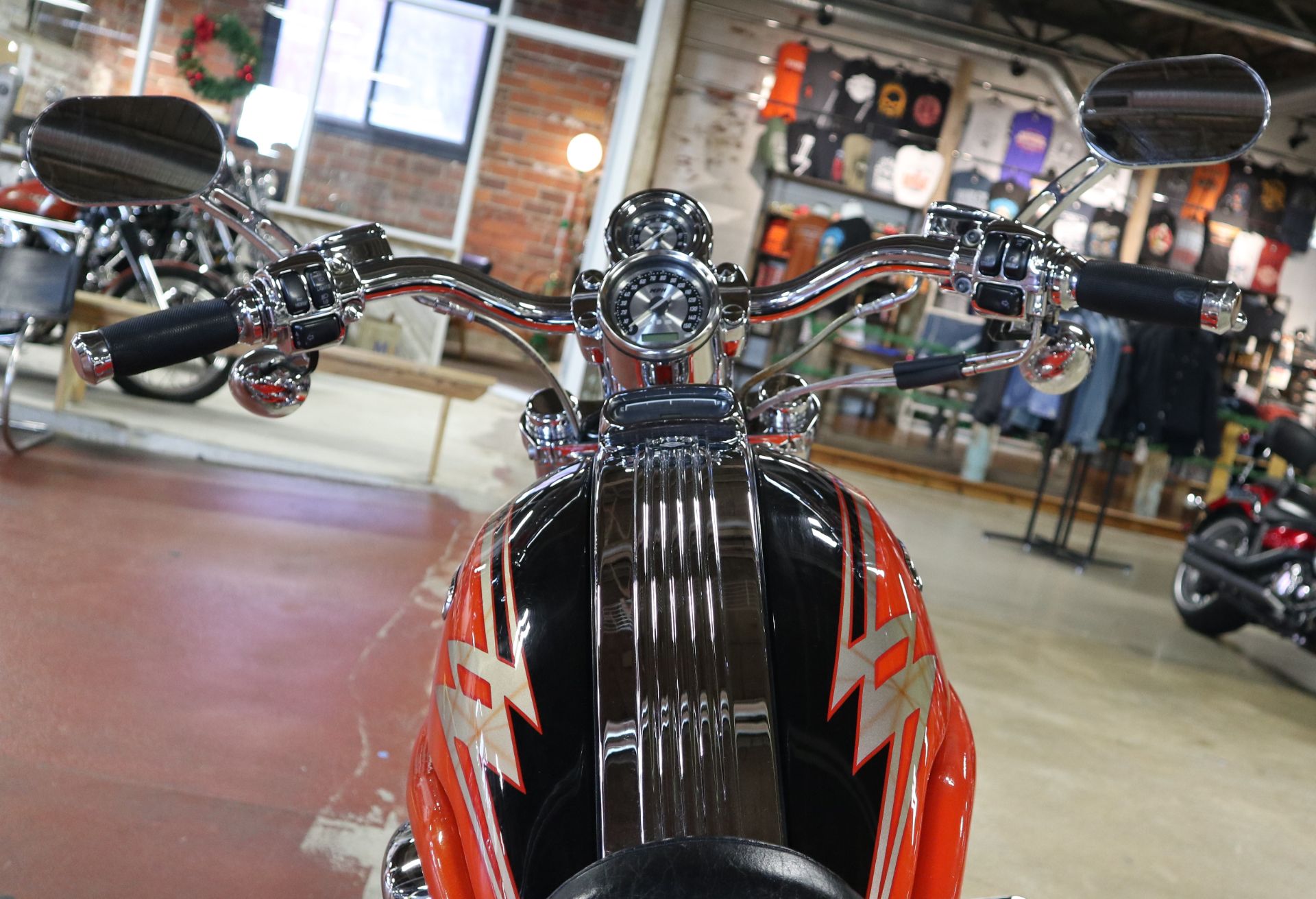 2005 Harley-Davidson VRSCSE Screamin’ Eagle® V-Rod® in New London, Connecticut - Photo 11
