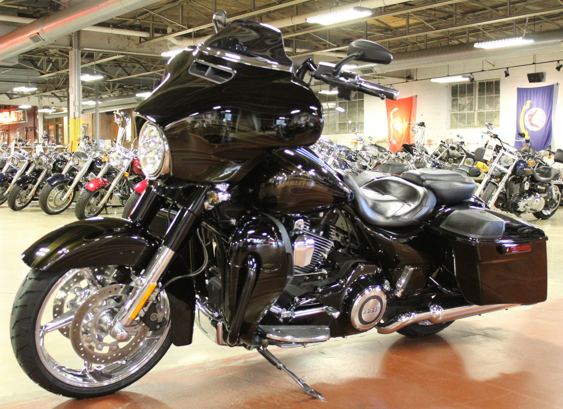 2015 Harley-Davidson CVO™ Street Glide® in New London, Connecticut - Photo 4