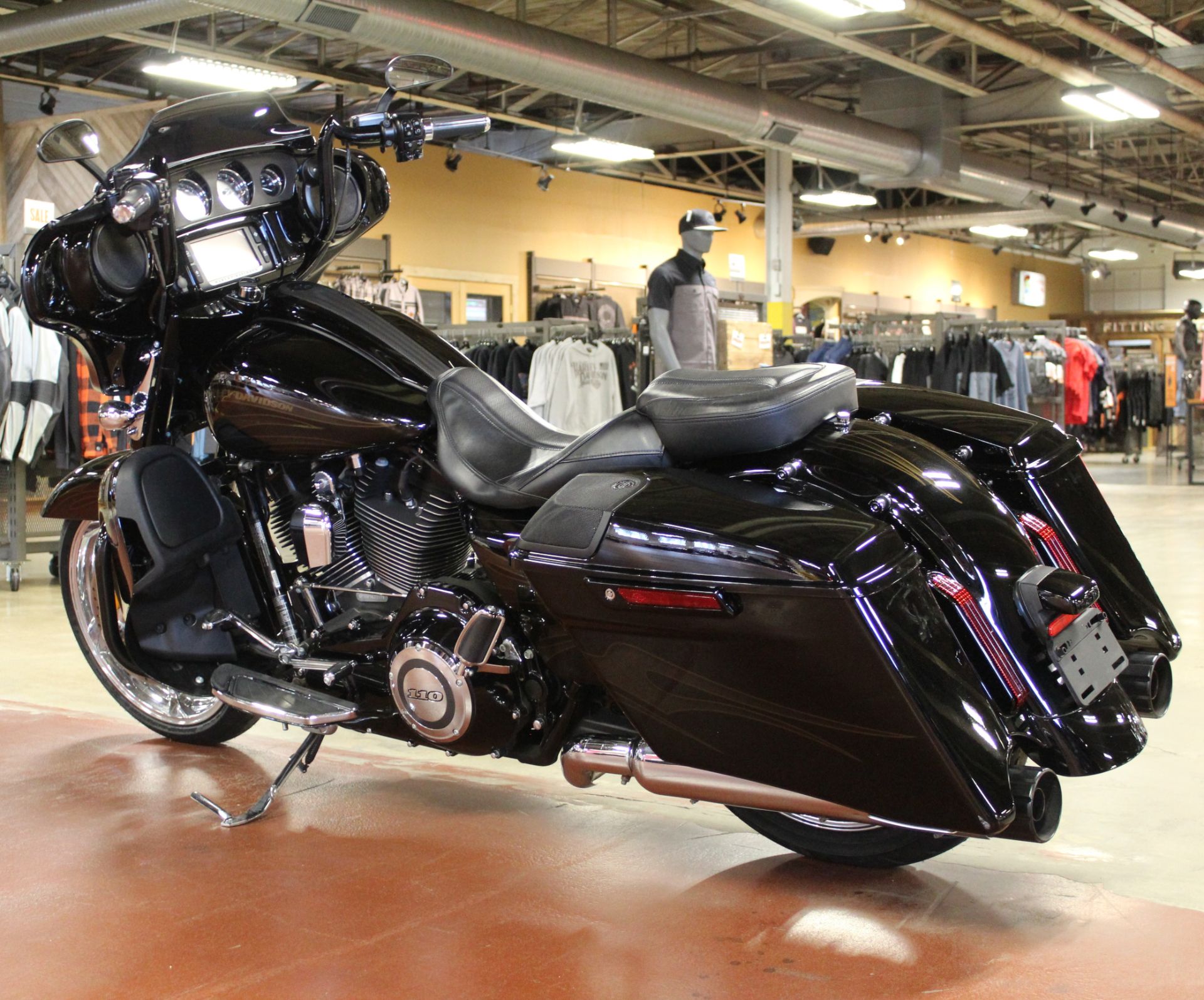 2015 Harley-Davidson CVO™ Street Glide® in New London, Connecticut - Photo 6