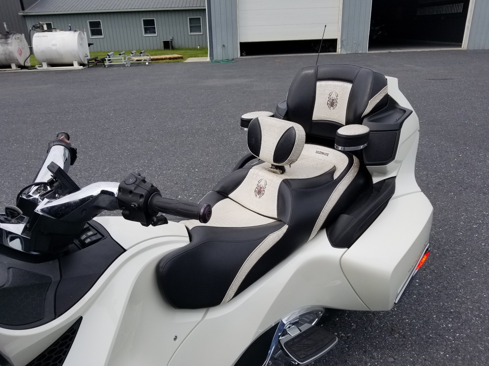 2015 Can-Am Spyder® RT Limited in Grantville, Pennsylvania - Photo 6