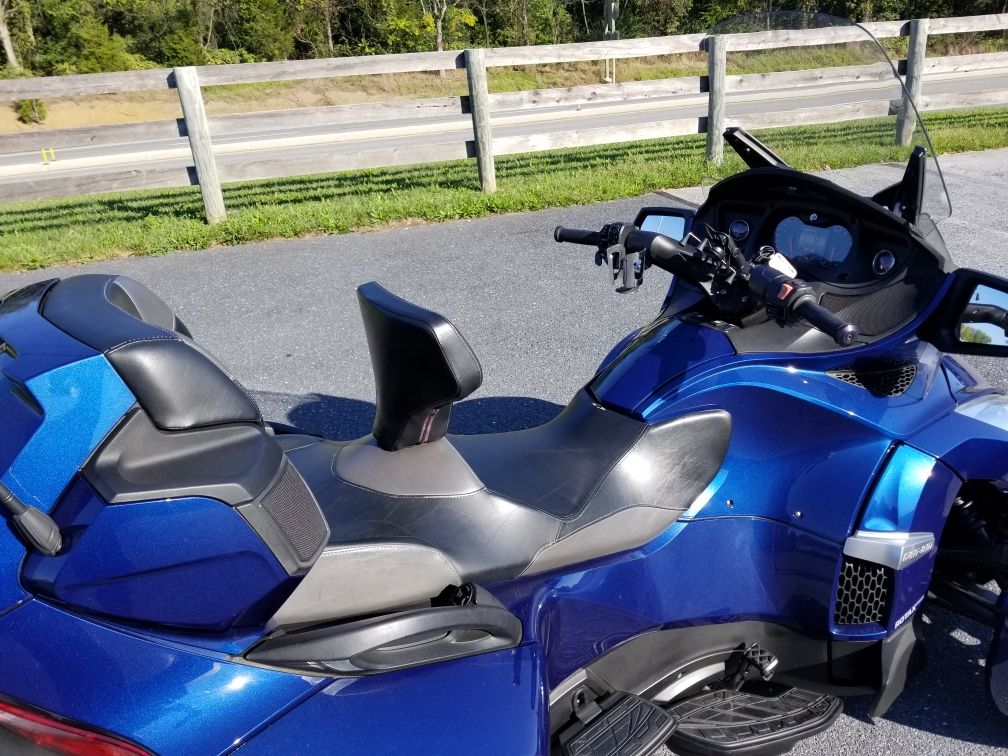 2016 Can-Am Spyder RT Limited in Grantville, Pennsylvania - Photo 2
