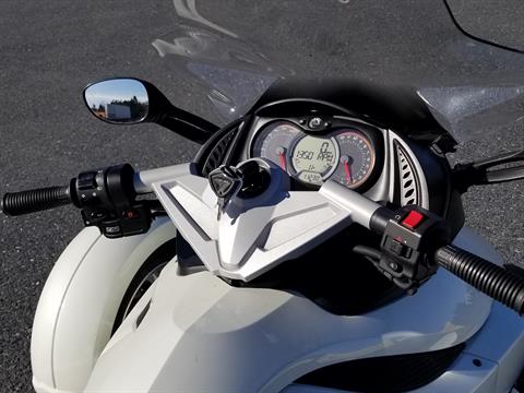 2012 Can-Am Spyder® RS SE5 in Grantville, Pennsylvania - Photo 13