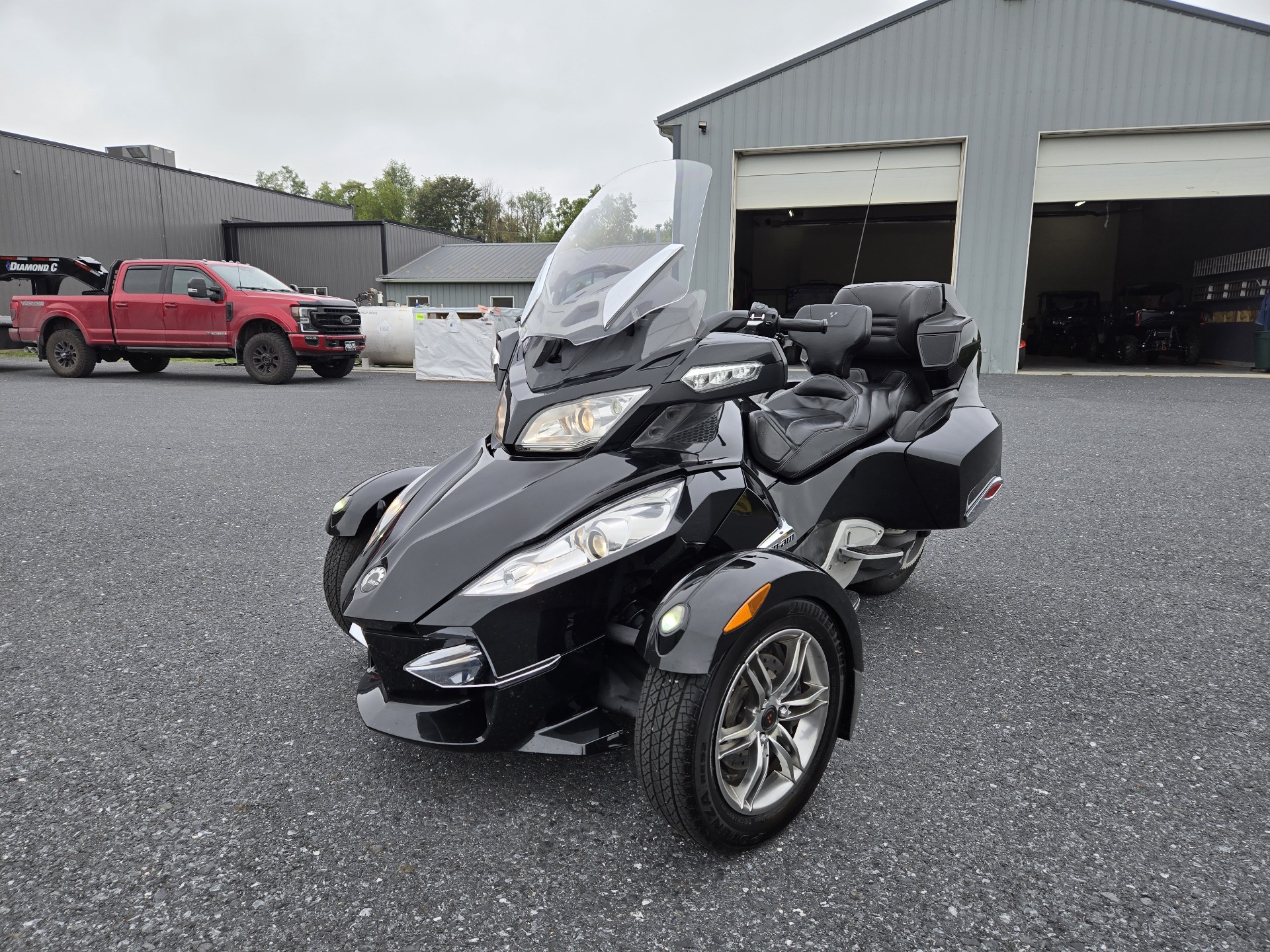 2011 Can-Am Spyder® RT-S SE5 in Grantville, Pennsylvania - Photo 2