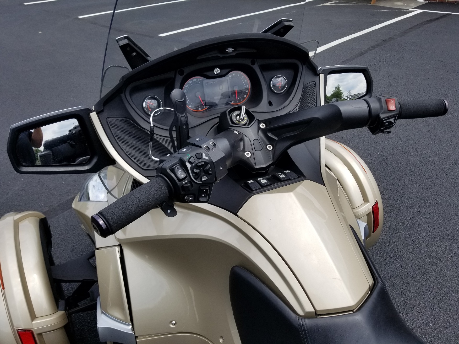 2017 Can-Am Spyder RT Limited in Grantville, Pennsylvania - Photo 8