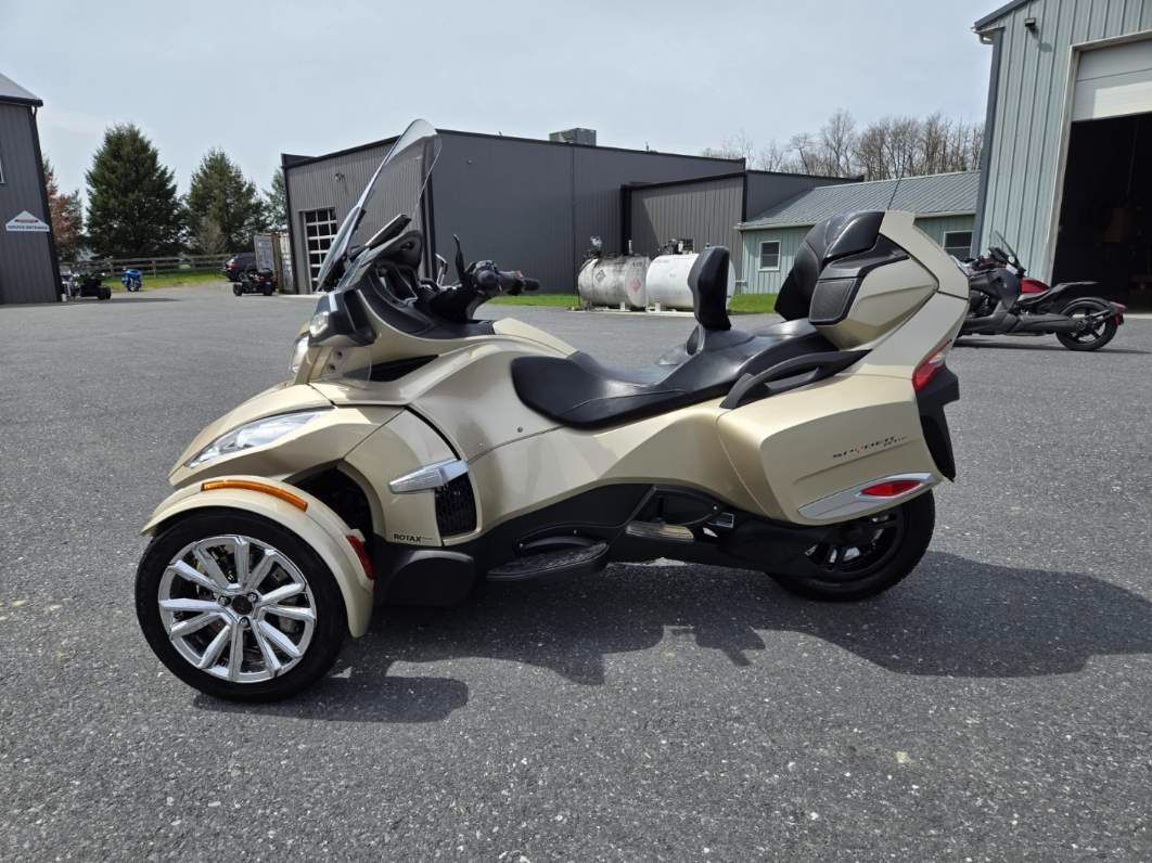 2017 Can-Am Spyder RT Limited in Grantville, Pennsylvania - Photo 2