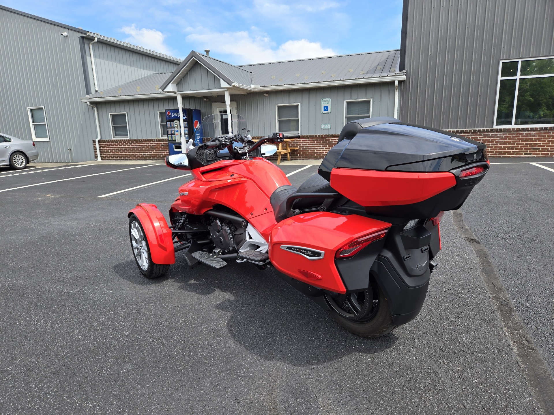 2024 Can-Am Spyder F3 Limited in Grantville, Pennsylvania - Photo 2