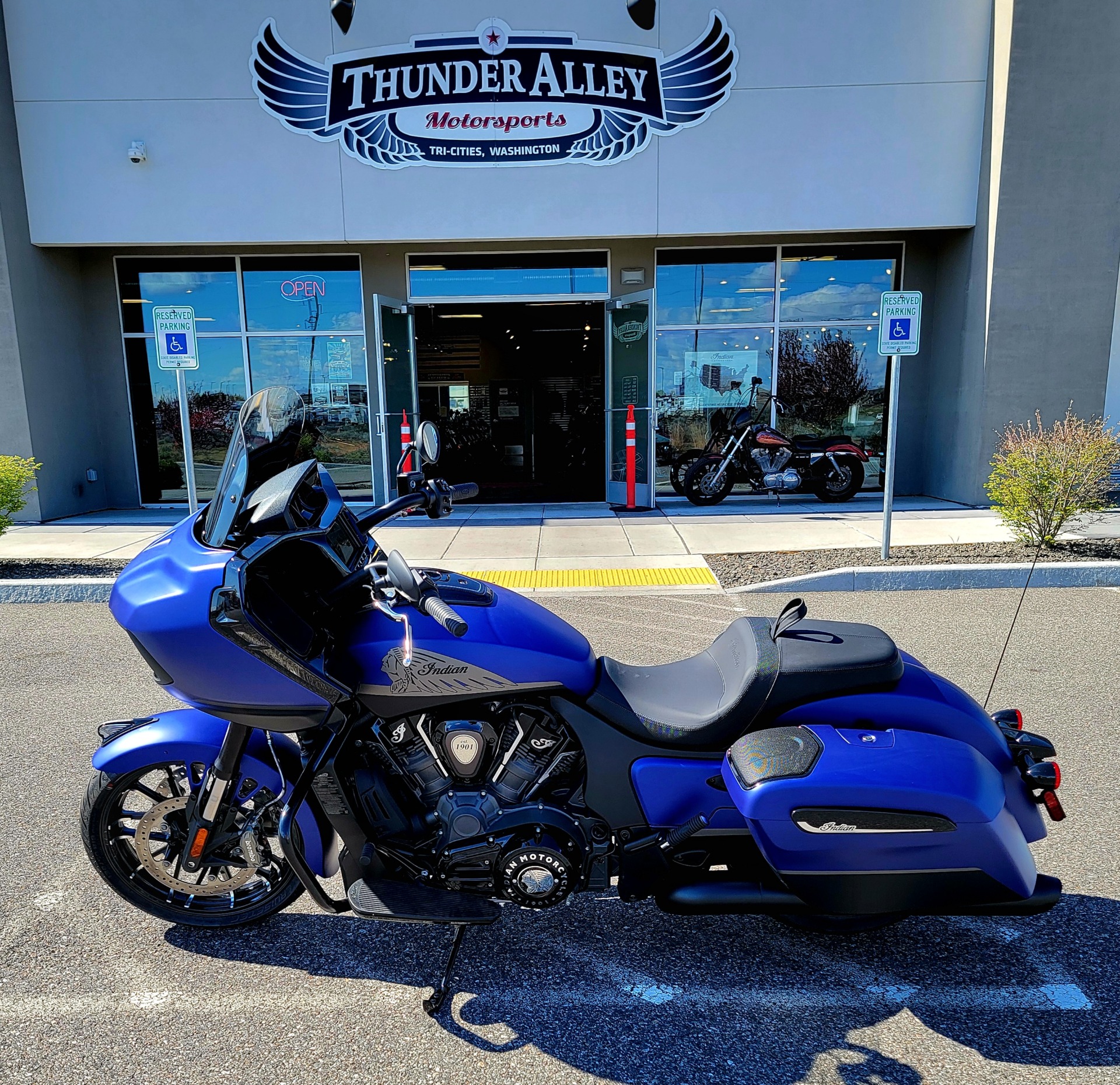 2024 Indian Motorcycle Challenger® Dark Horse® with PowerBand Audio Package in Pasco, Washington - Photo 6