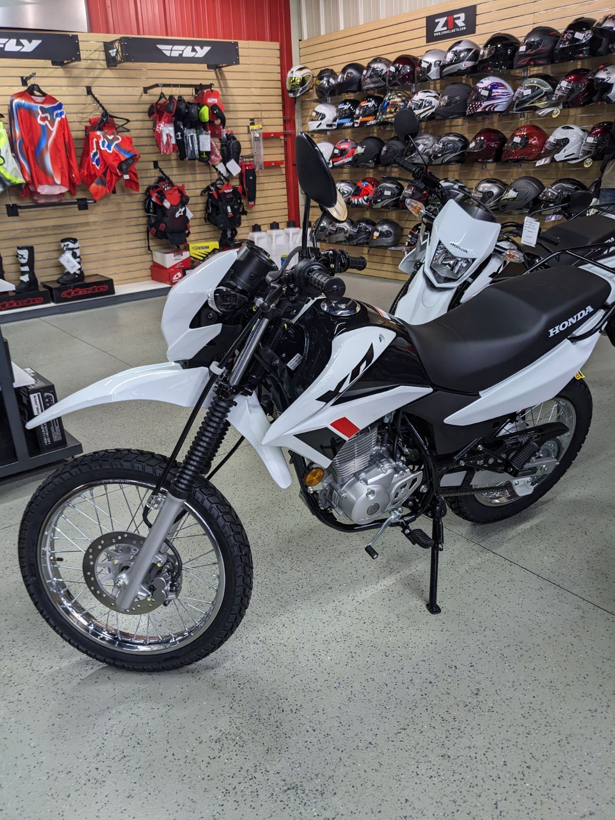 2024 Honda XR150L in Hermitage, Pennsylvania - Photo 2