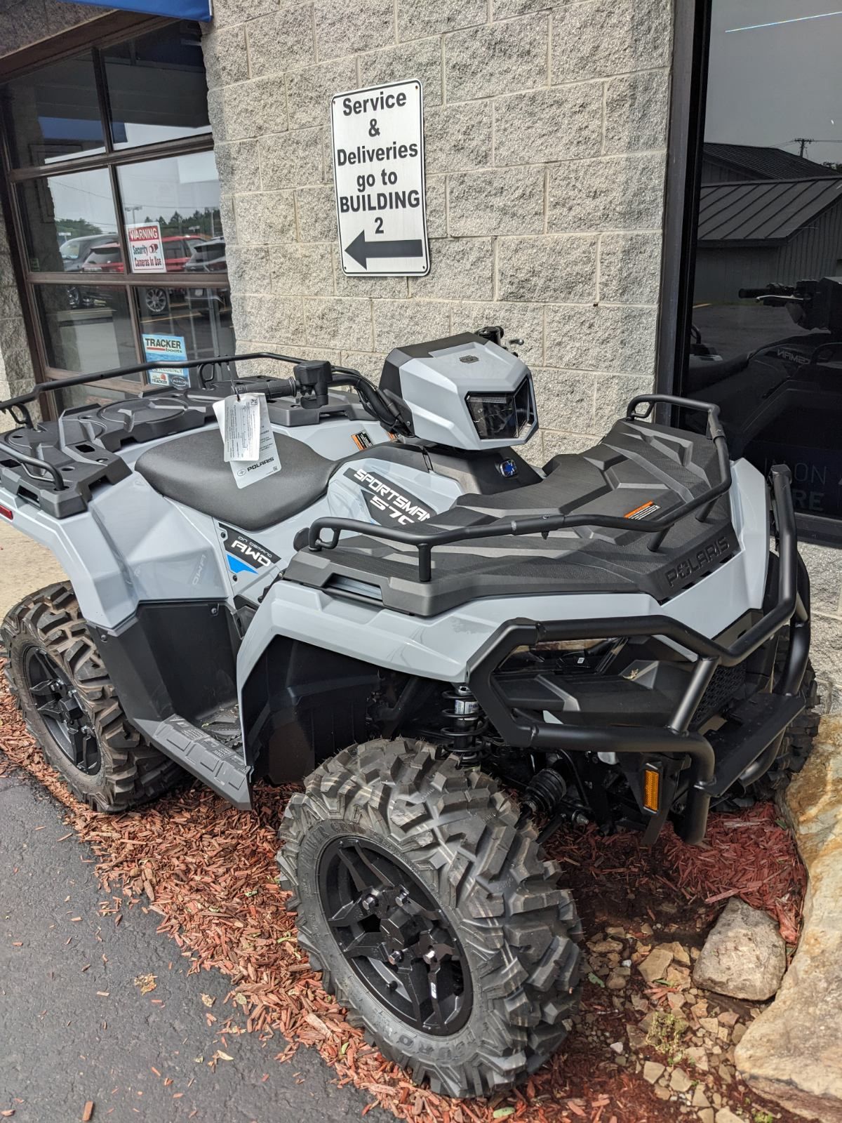 2024 Polaris Sportsman 570 Premium in Hermitage, Pennsylvania - Photo 2