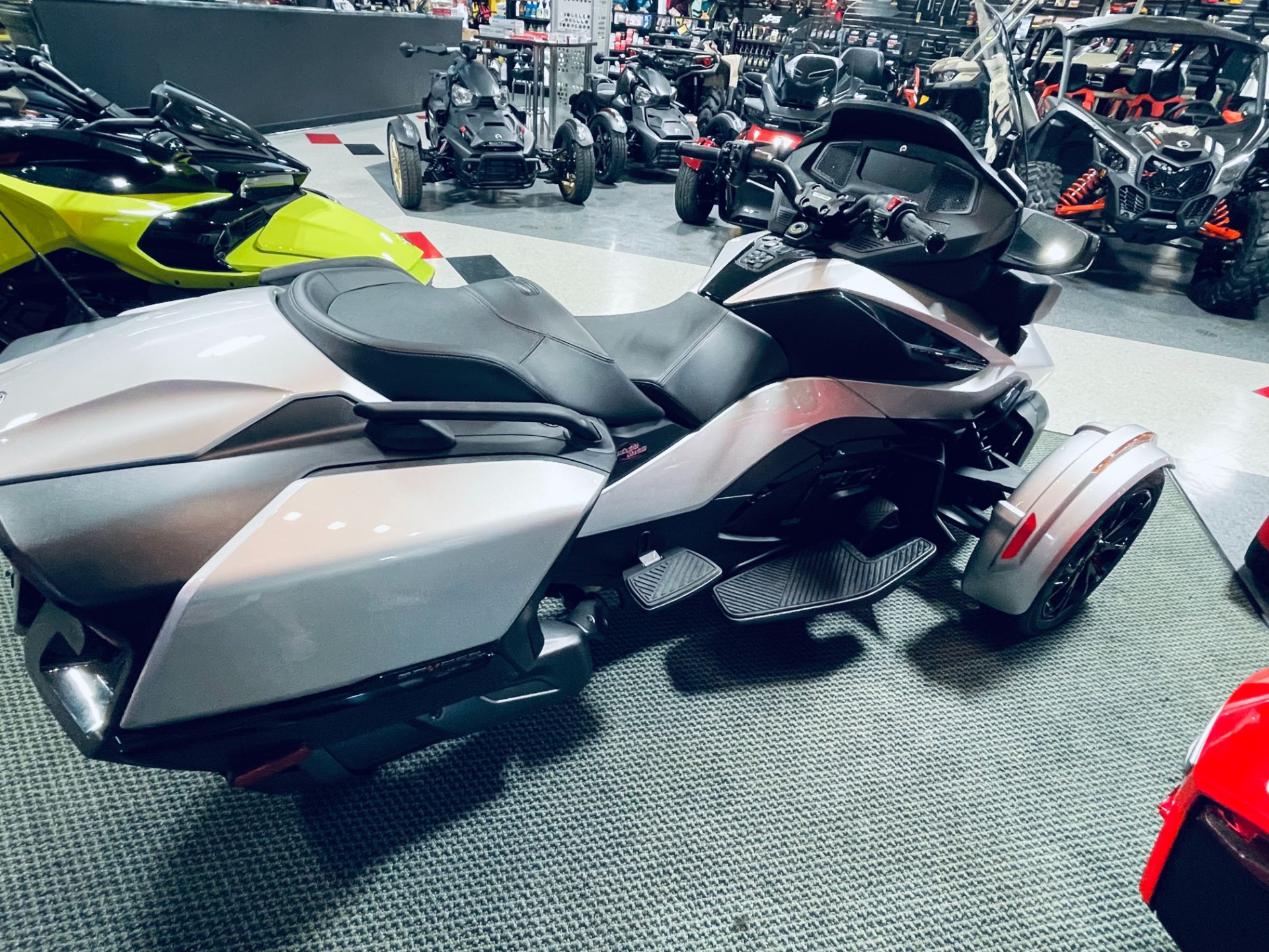 2023 Can-Am Spyder RT in Wilmington, Illinois - Photo 2
