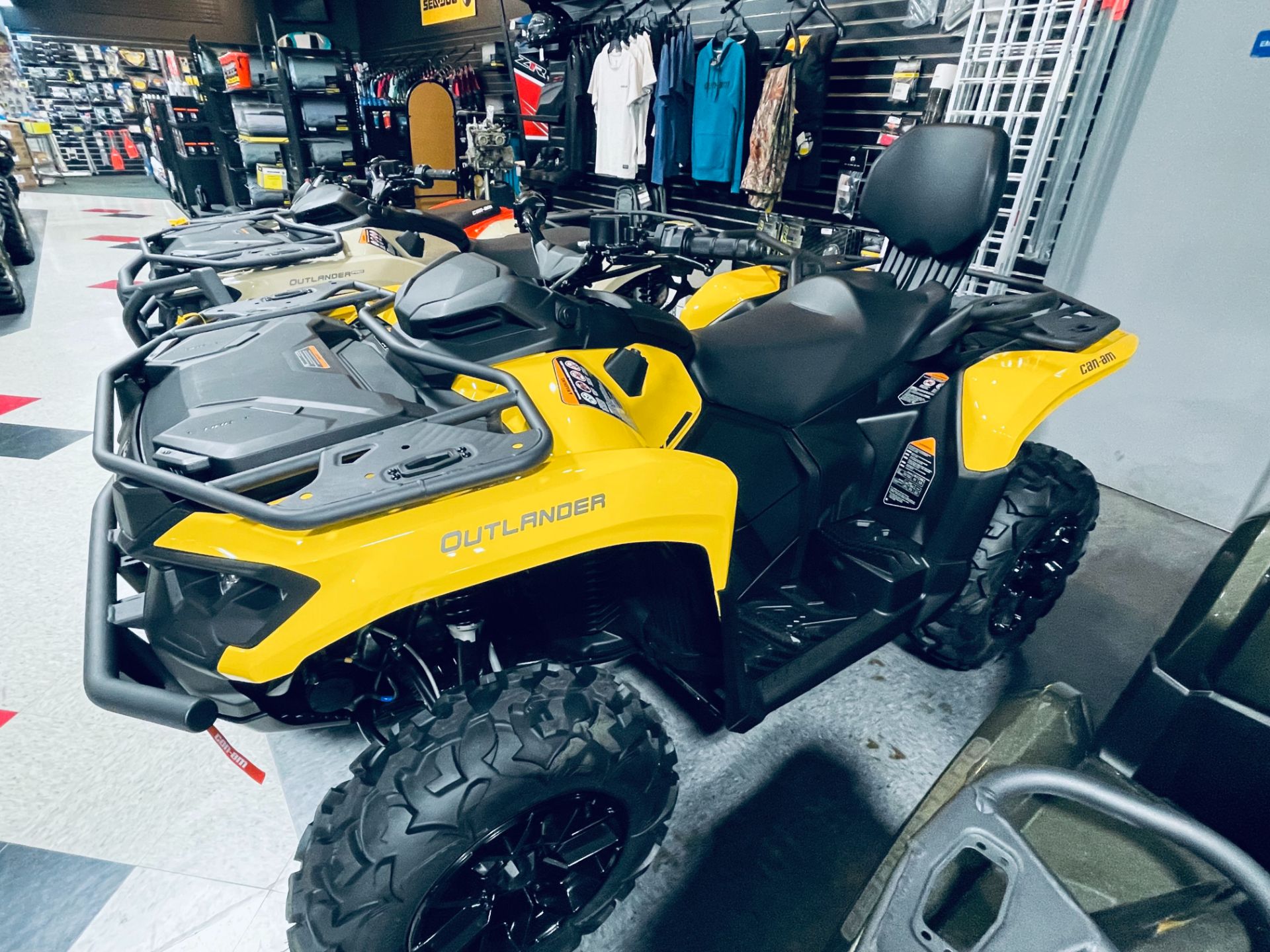 2023 Can-Am Outlander MAX XT 700 in Wilmington, Illinois - Photo 1