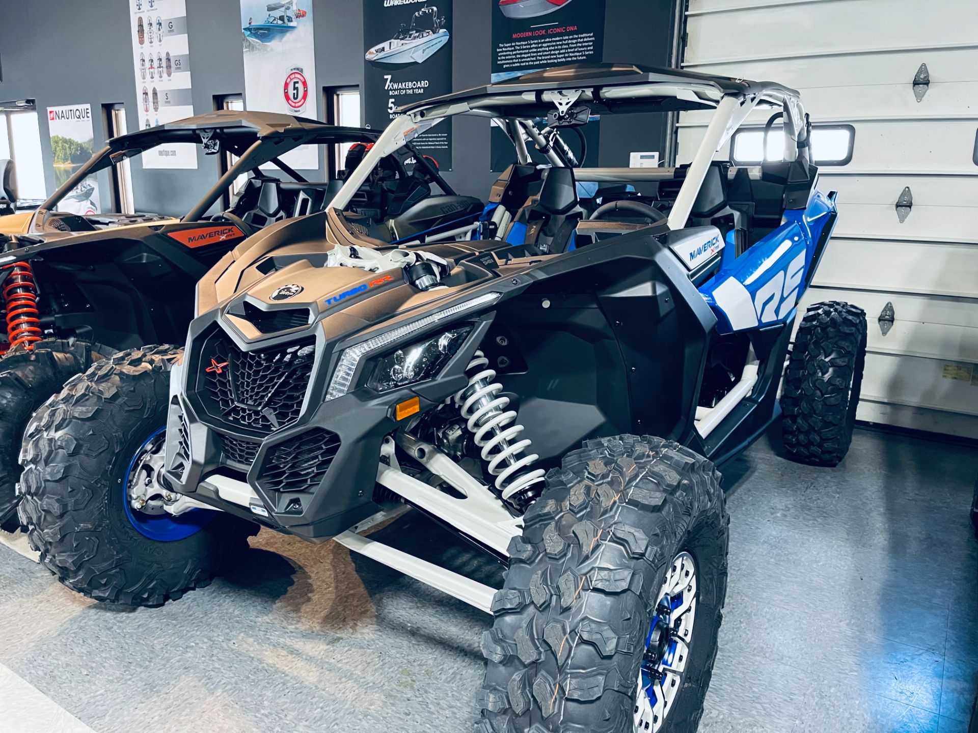 2023 Can-Am Maverick X3 X RS Turbo RR with Smart-Shox 72 in Wilmington, Illinois - Photo 2