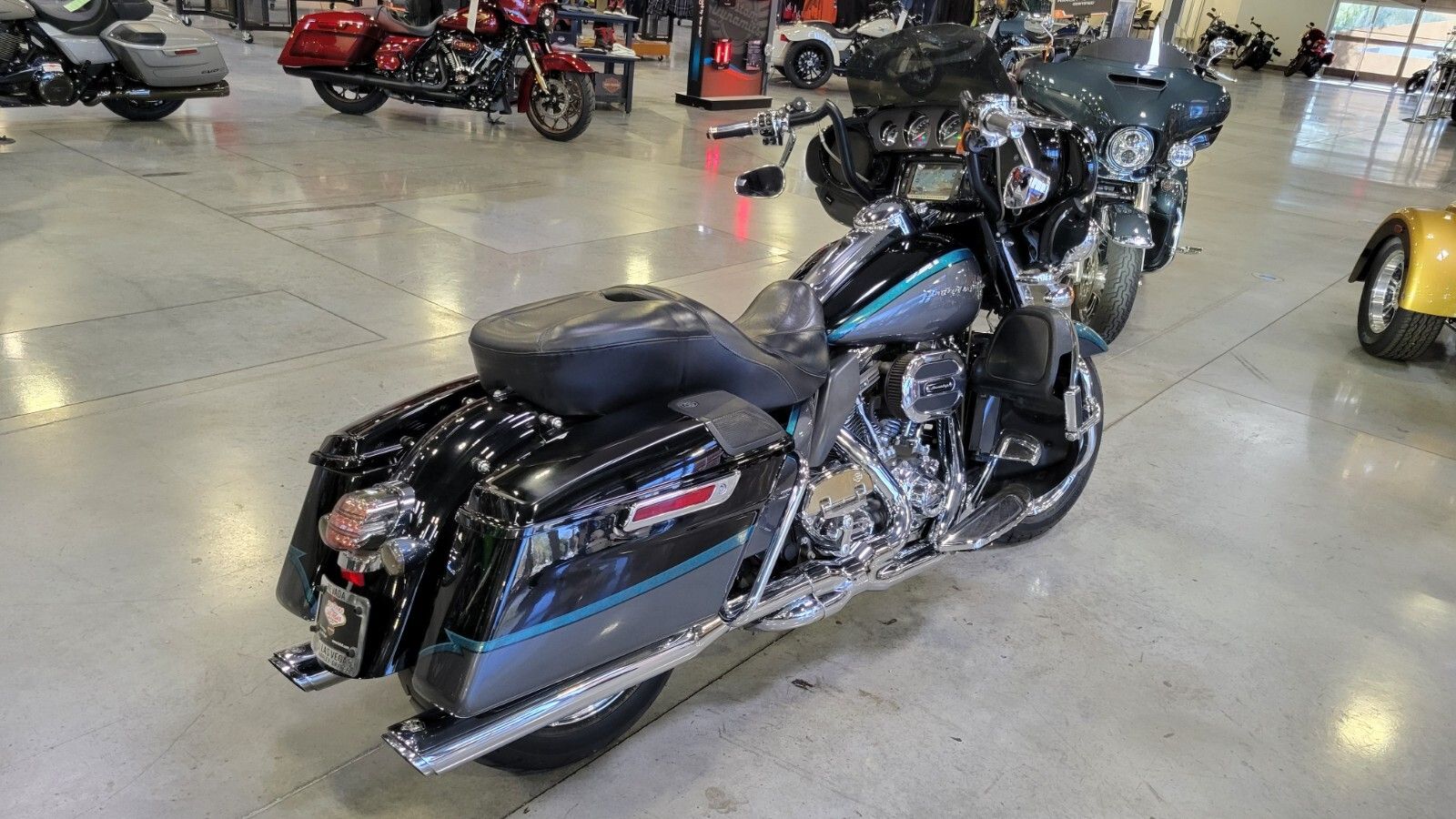2015 Harley-Davidson CVO™ Limited in Las Vegas, Nevada - Photo 5