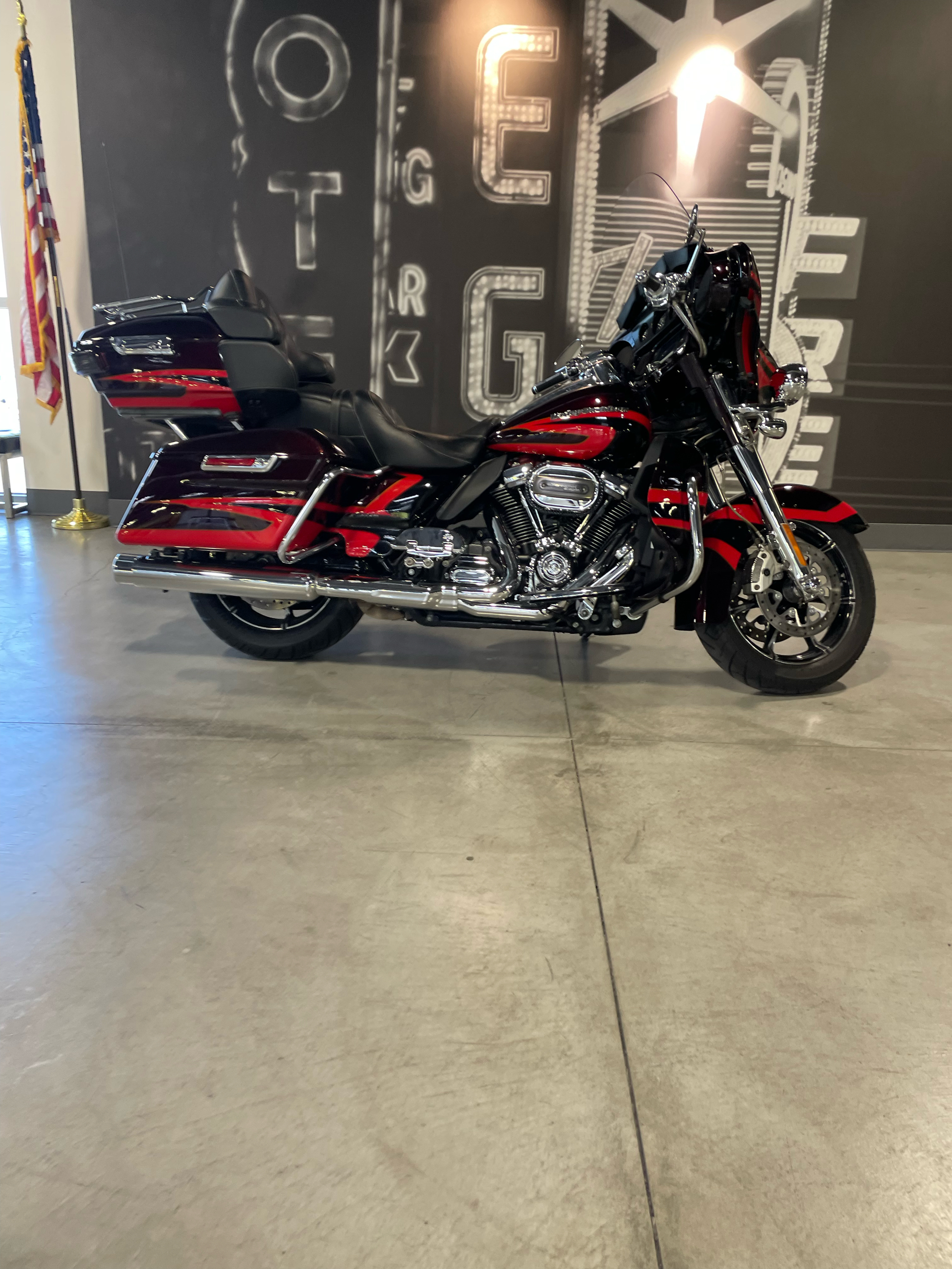 2017 Harley-Davidson CVO™ Limited in Las Vegas, Nevada - Photo 2