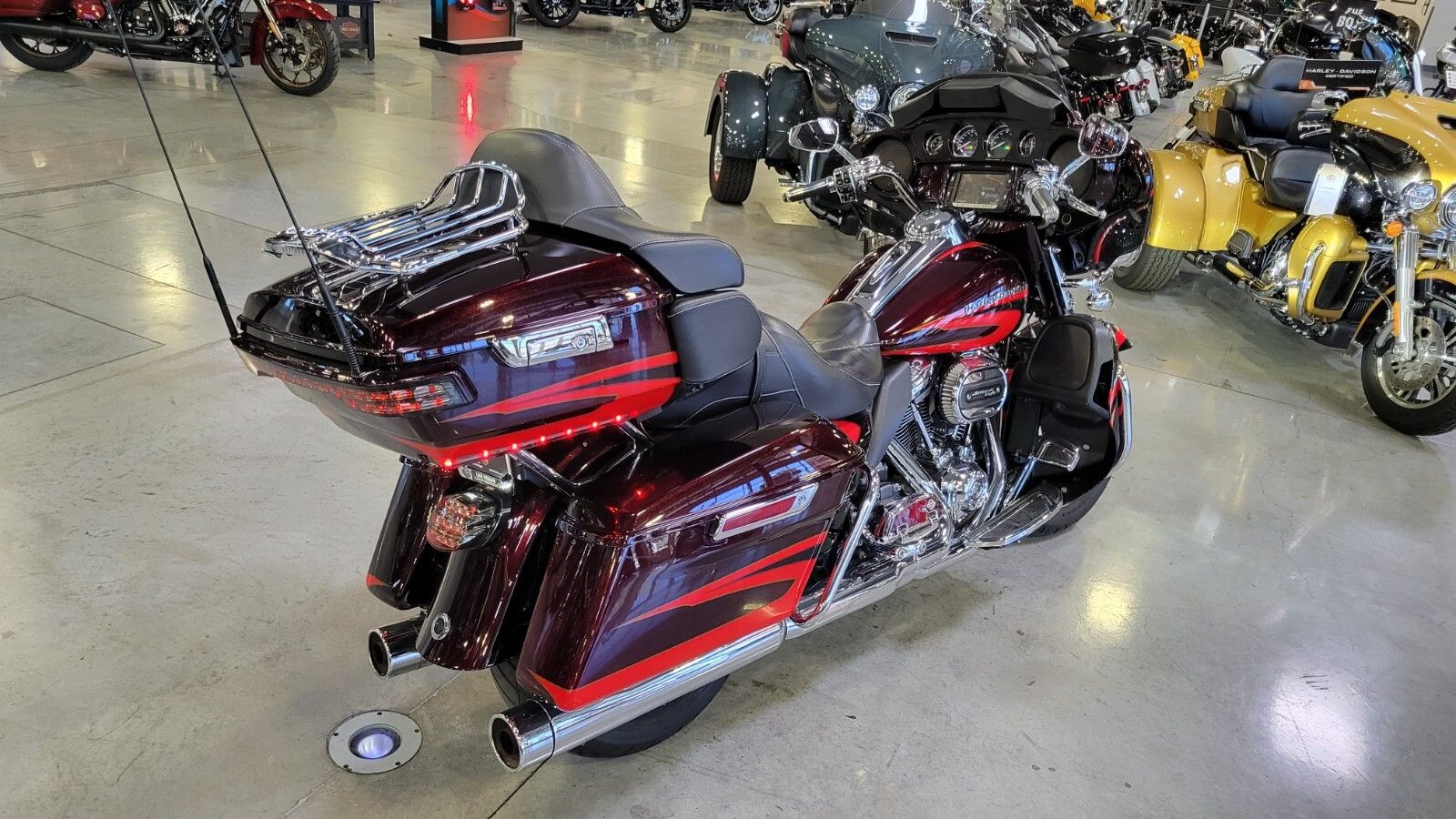 2017 Harley-Davidson CVO™ Limited in Las Vegas, Nevada - Photo 5