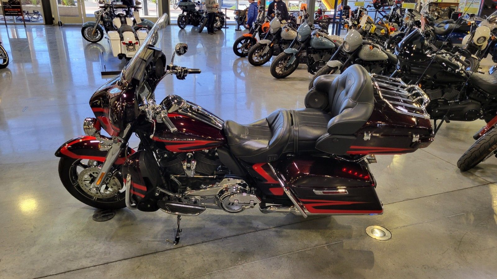 2017 Harley-Davidson CVO™ Limited in Las Vegas, Nevada - Photo 9