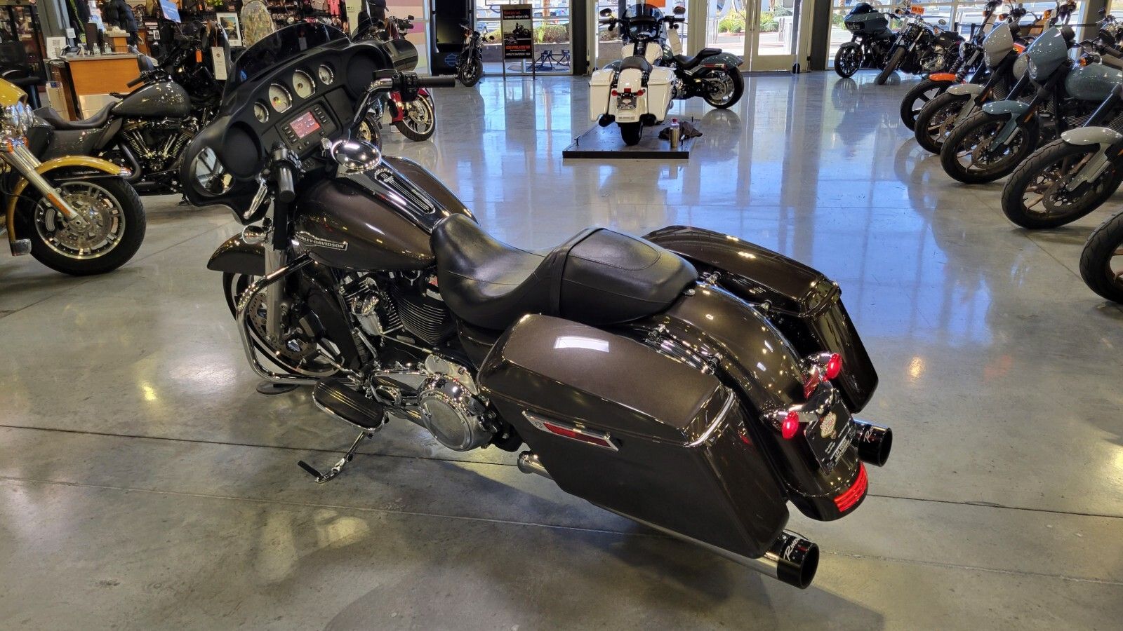 2021 Harley-Davidson Street Glide® in Las Vegas, Nevada - Photo 7