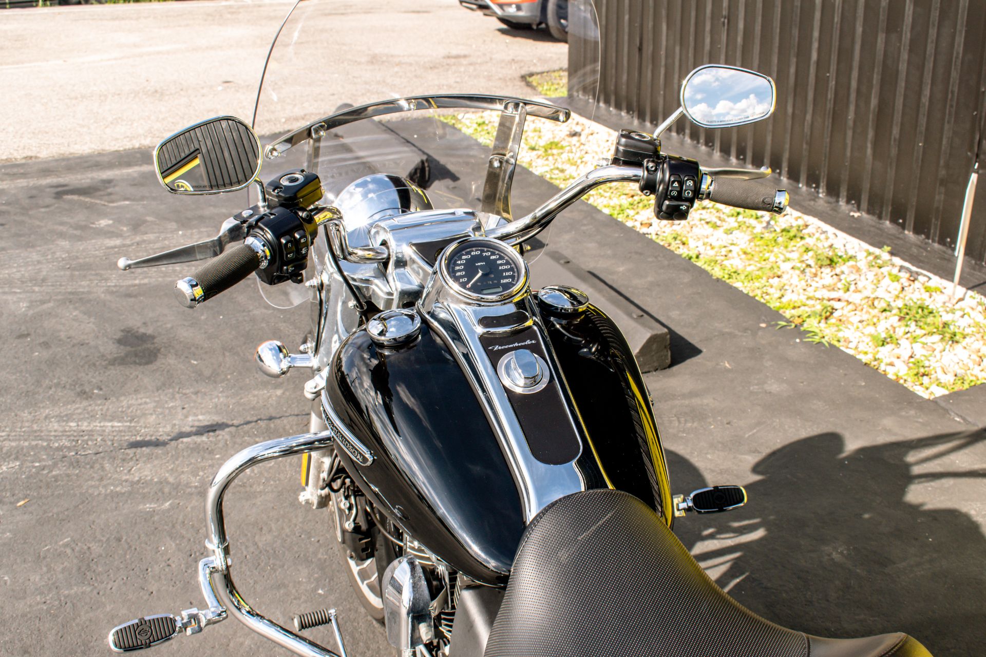 2015 Harley-Davidson Freewheeler™ in Jacksonville, Florida - Photo 23