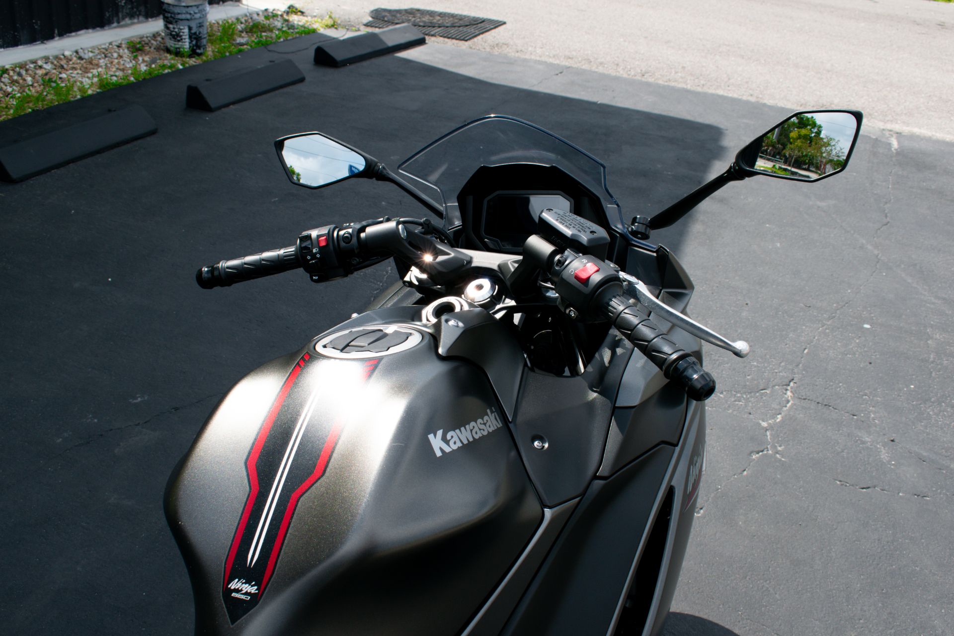 2022 Kawasaki Ninja 650 in Jacksonville, Florida - Photo 12