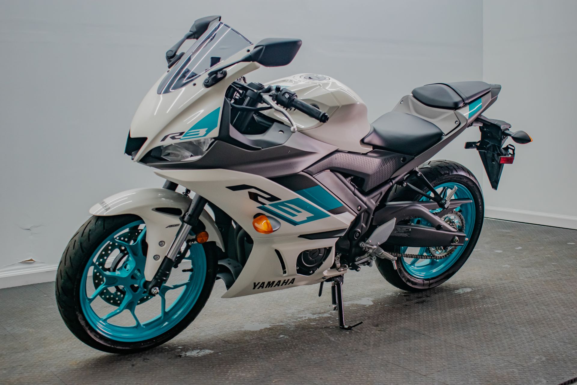 2024 Yamaha YZF-R3 in Jacksonville, Florida - Photo 12