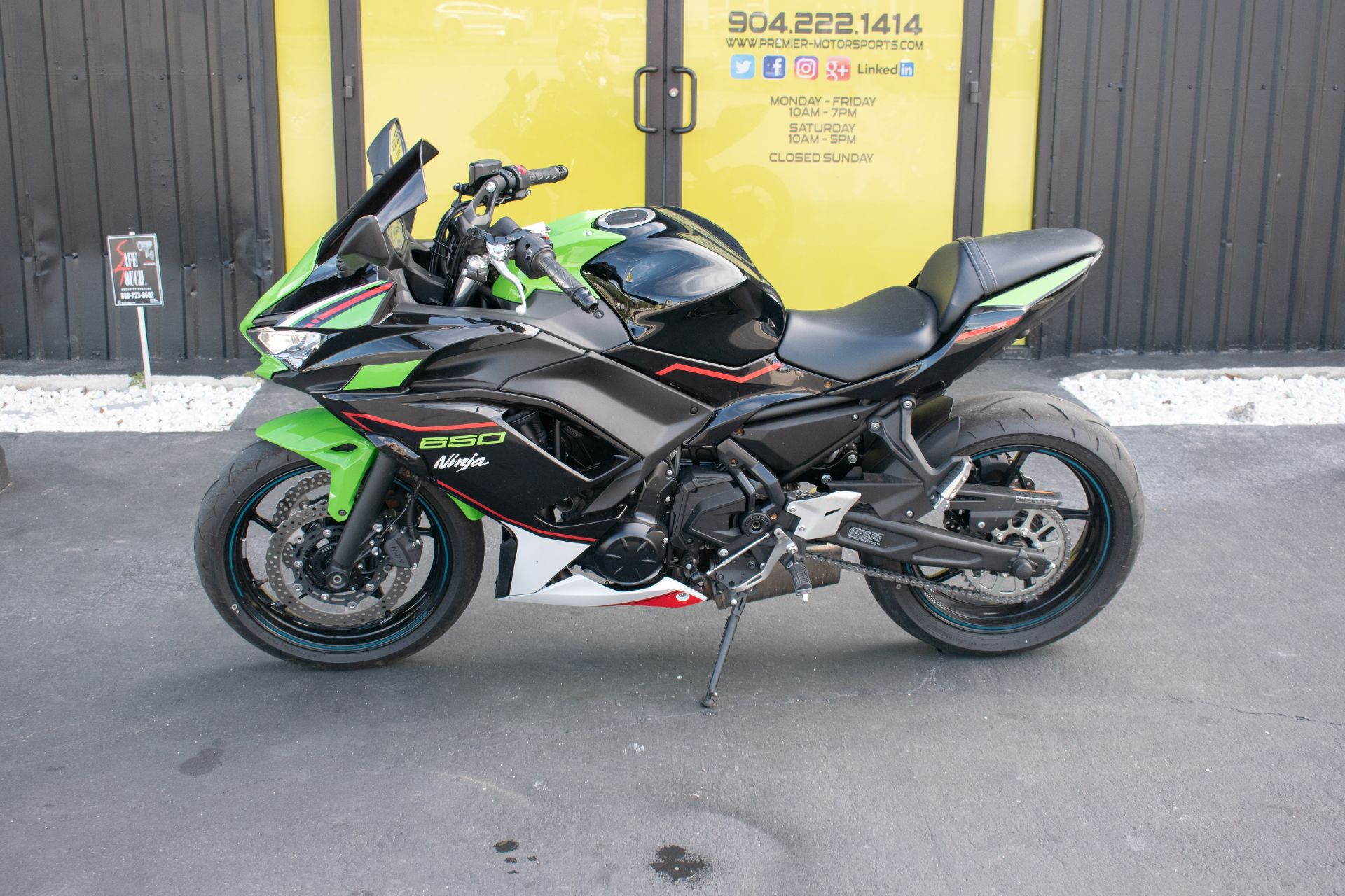 2021 Kawasaki Ninja 650 ABS in Jacksonville, Florida - Photo 2