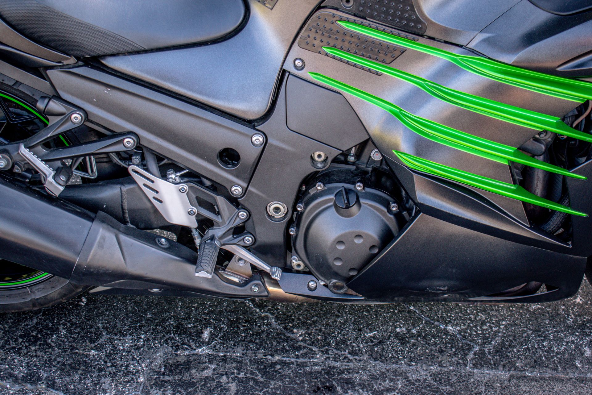 2015 Kawasaki Ninja® ZX™-14R ABS in Jacksonville, Florida - Photo 8