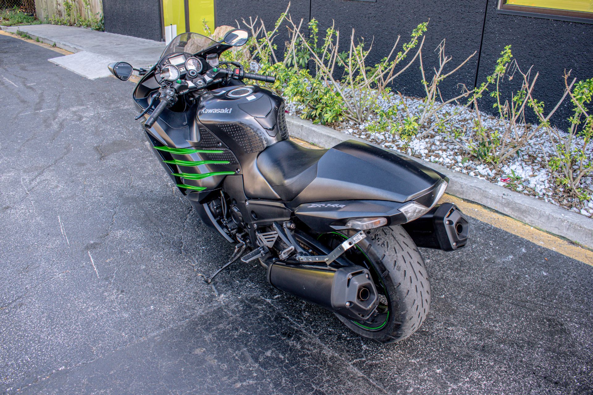 2015 Kawasaki Ninja® ZX™-14R ABS in Jacksonville, Florida - Photo 17
