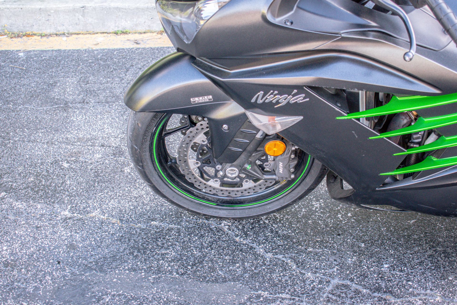 2015 Kawasaki Ninja® ZX™-14R ABS in Jacksonville, Florida - Photo 20