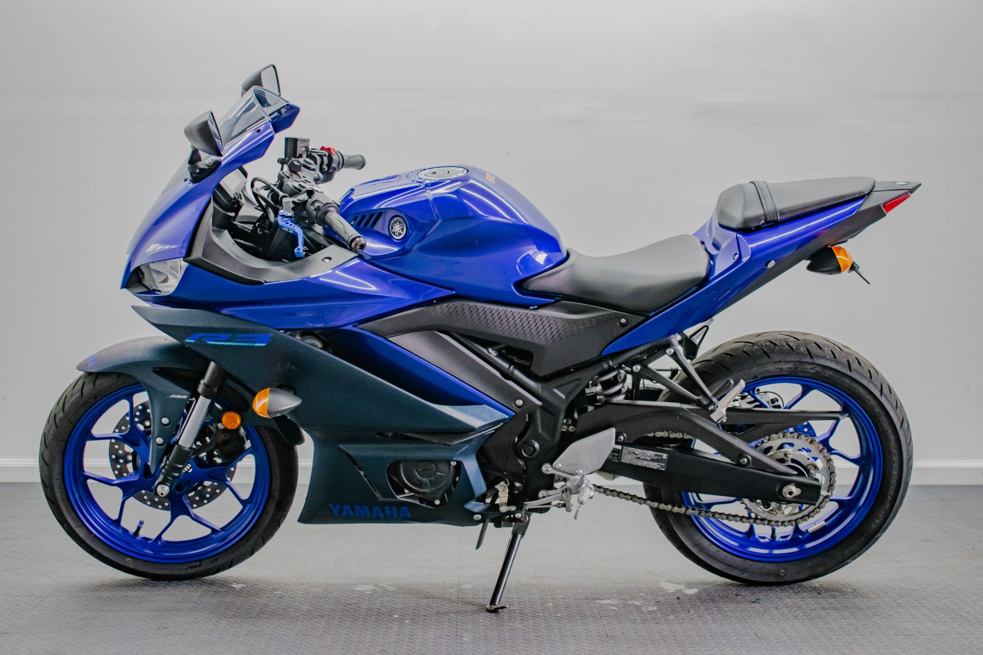 2023 Yamaha YZF-R3 ABS in Jacksonville, Florida - Photo 10