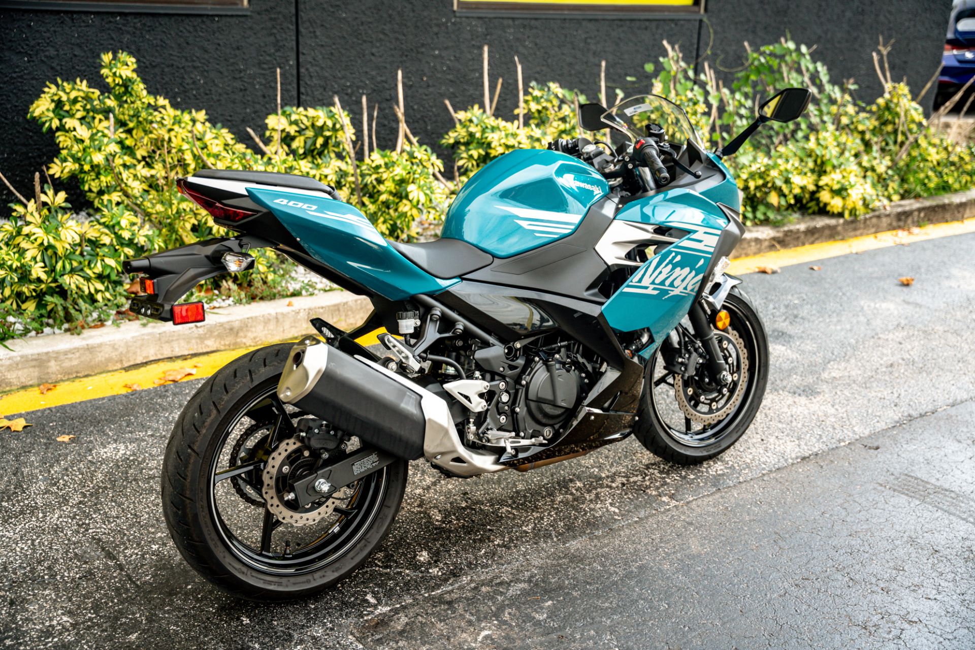 2021 Kawasaki Ninja 400 ABS in Jacksonville, Florida - Photo 4