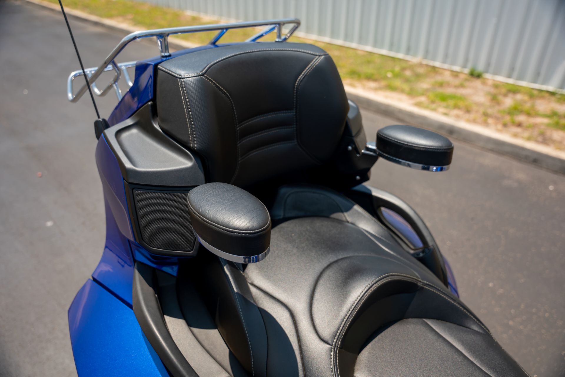 2012 Can-Am Spyder® RT Audio & Convenience in Jacksonville, Florida - Photo 14