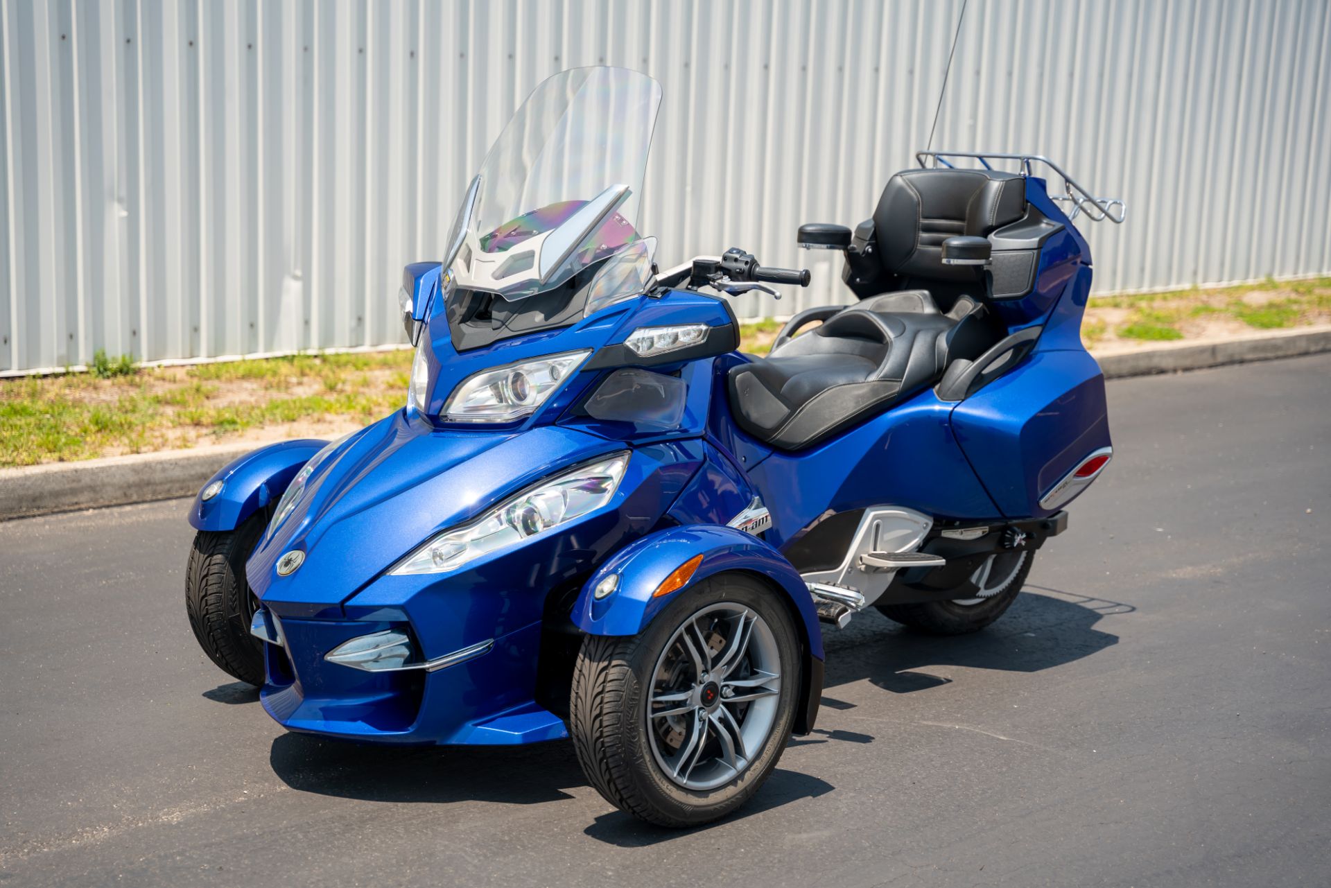2012 Can-Am Spyder® RT Audio & Convenience in Jacksonville, Florida - Photo 21
