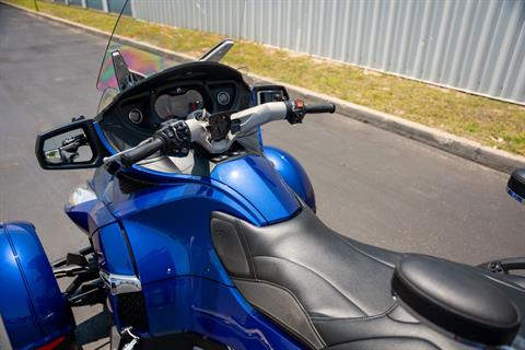 2012 Can-Am Spyder® RT Audio & Convenience in Jacksonville, Florida - Photo 13