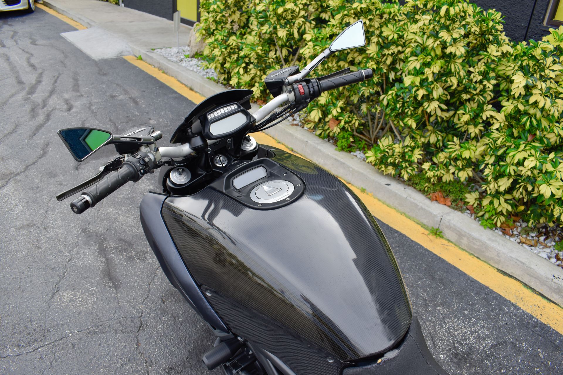 2011 Ducati Diavel Carbon in Jacksonville, Florida - Photo 22