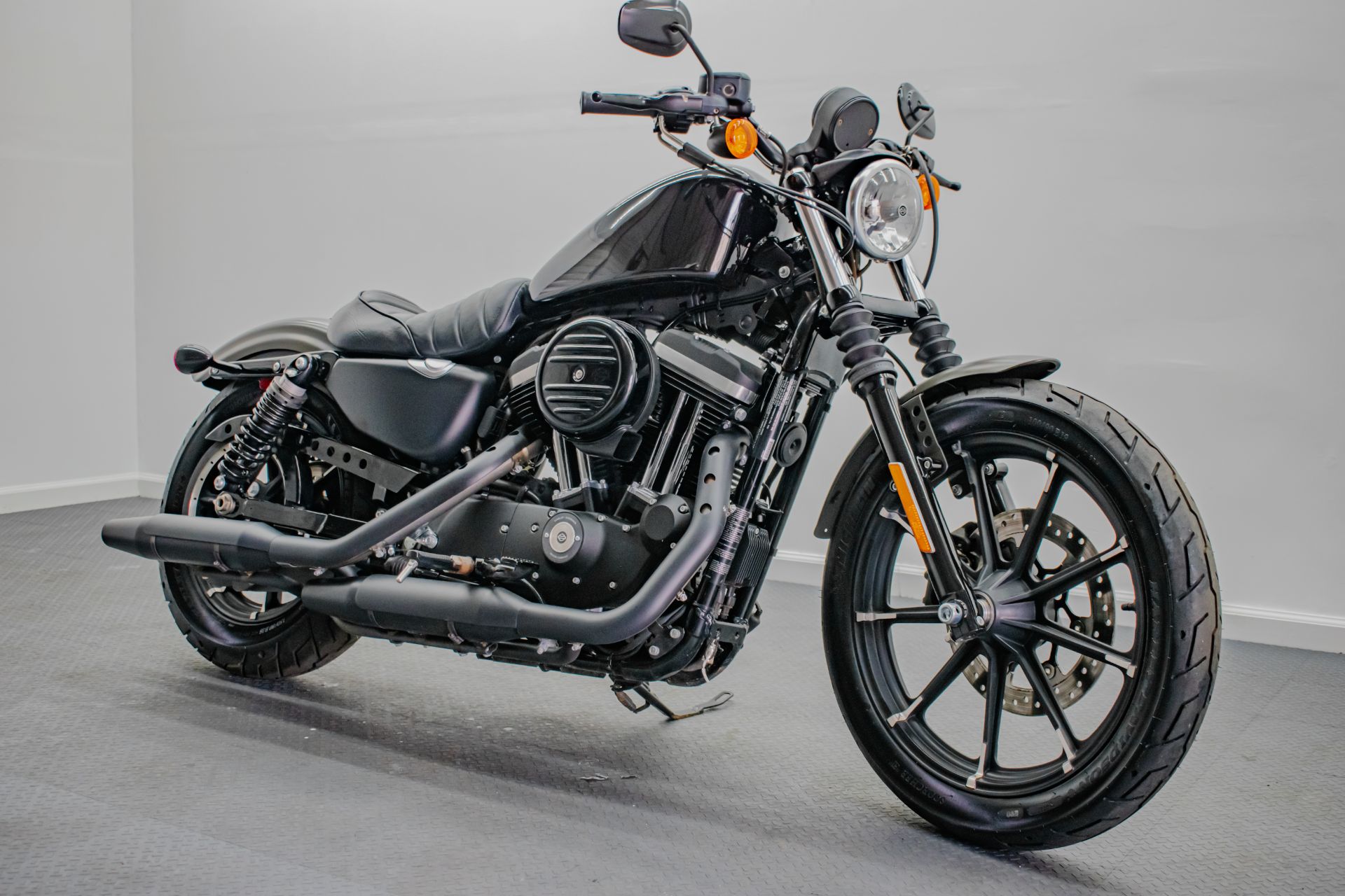 2018 Harley-Davidson Iron 883™ in Jacksonville, Florida - Photo 3