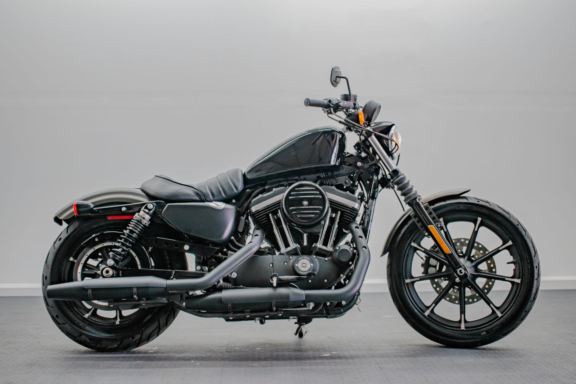 2018 Harley-Davidson Iron 883™ in Jacksonville, Florida - Photo 2