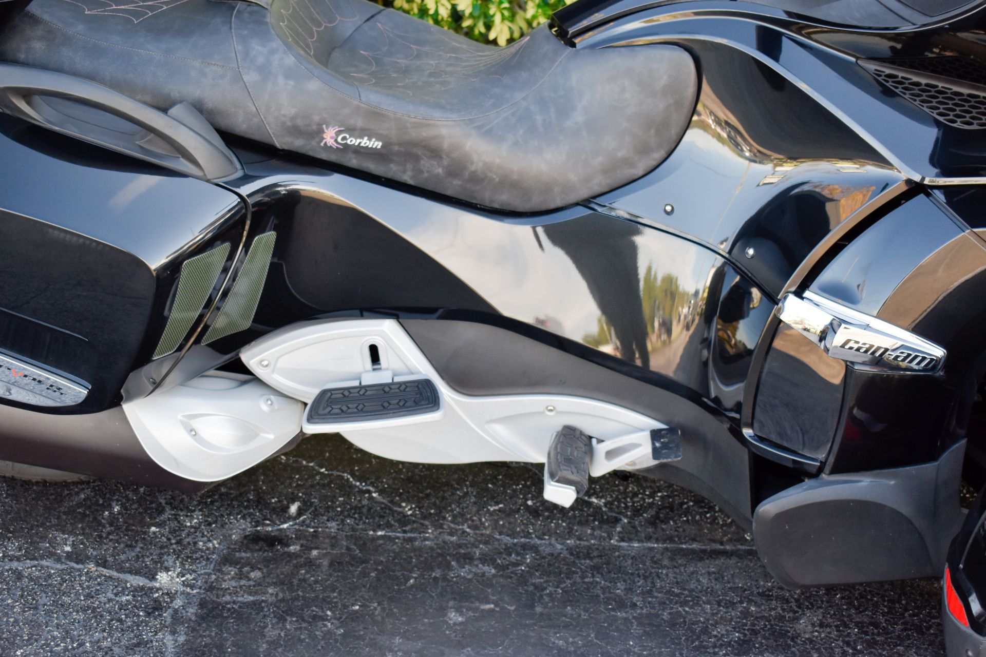 2011 Can-Am Spyder® RT SM5 in Jacksonville, Florida - Photo 8