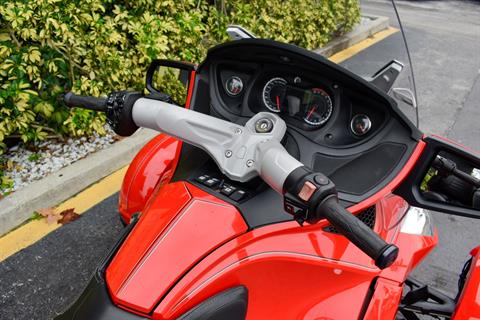 2011 Can-Am Spyder® RT SM5 in Jacksonville, Florida - Photo 10