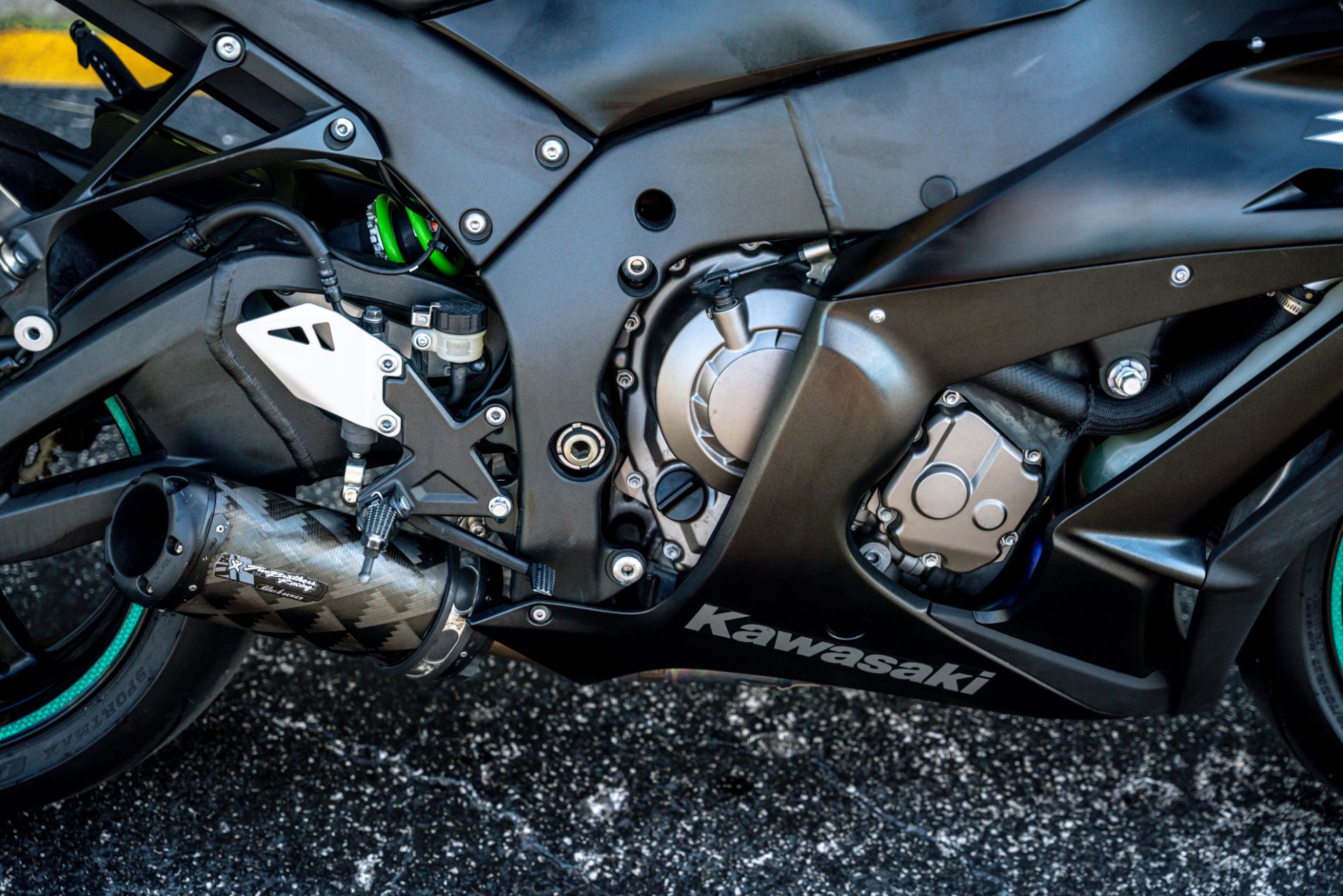 2015 Kawasaki Ninja® ZX™-10R in Jacksonville, Florida - Photo 8