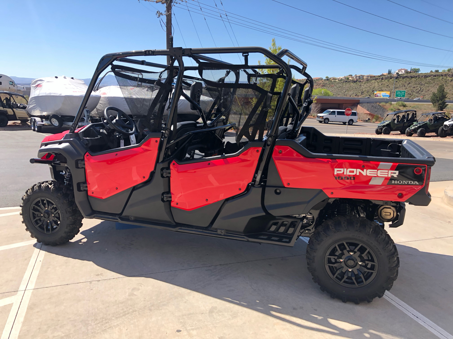 2024 Honda Pioneer 1000-6 Deluxe Crew in Saint George, Utah - Photo 3