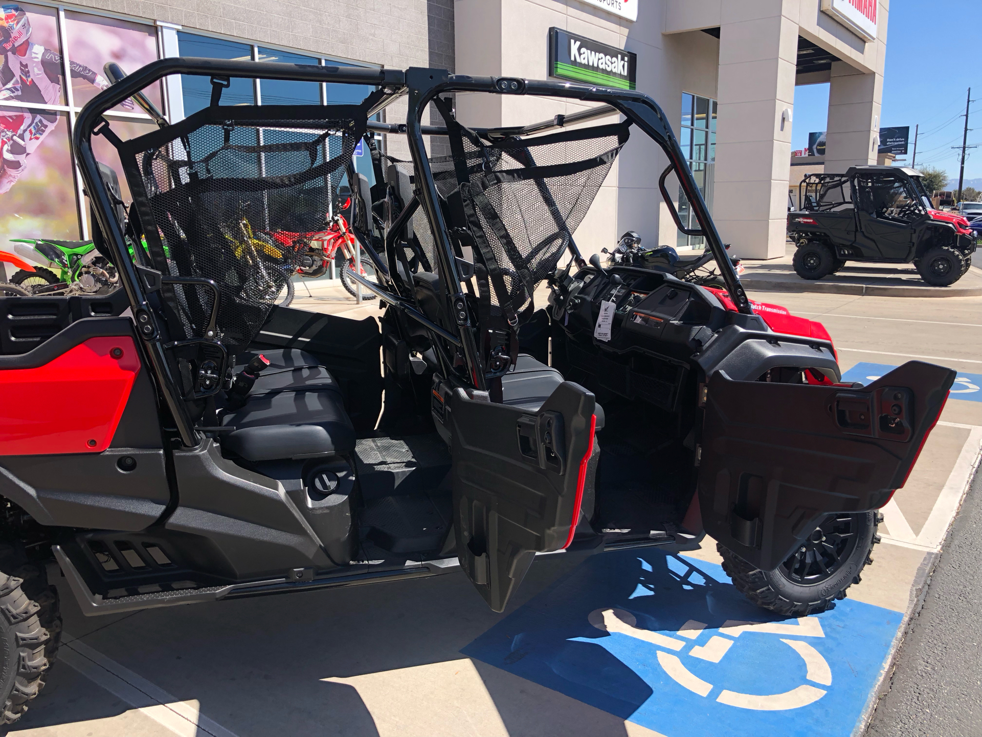 2024 Honda Pioneer 1000-6 Deluxe Crew in Saint George, Utah - Photo 6