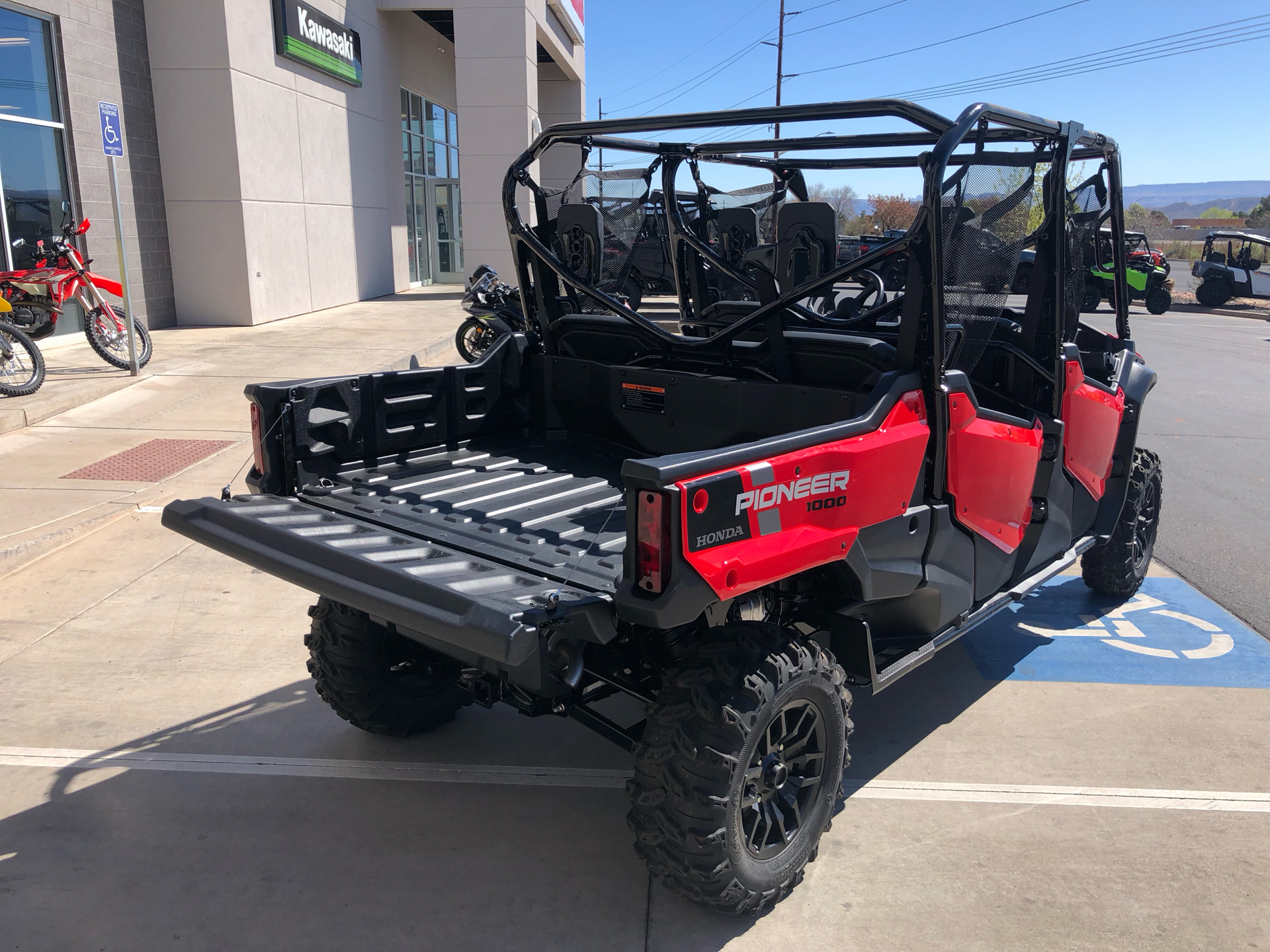 2024 Honda Pioneer 1000-6 Deluxe Crew in Saint George, Utah - Photo 12