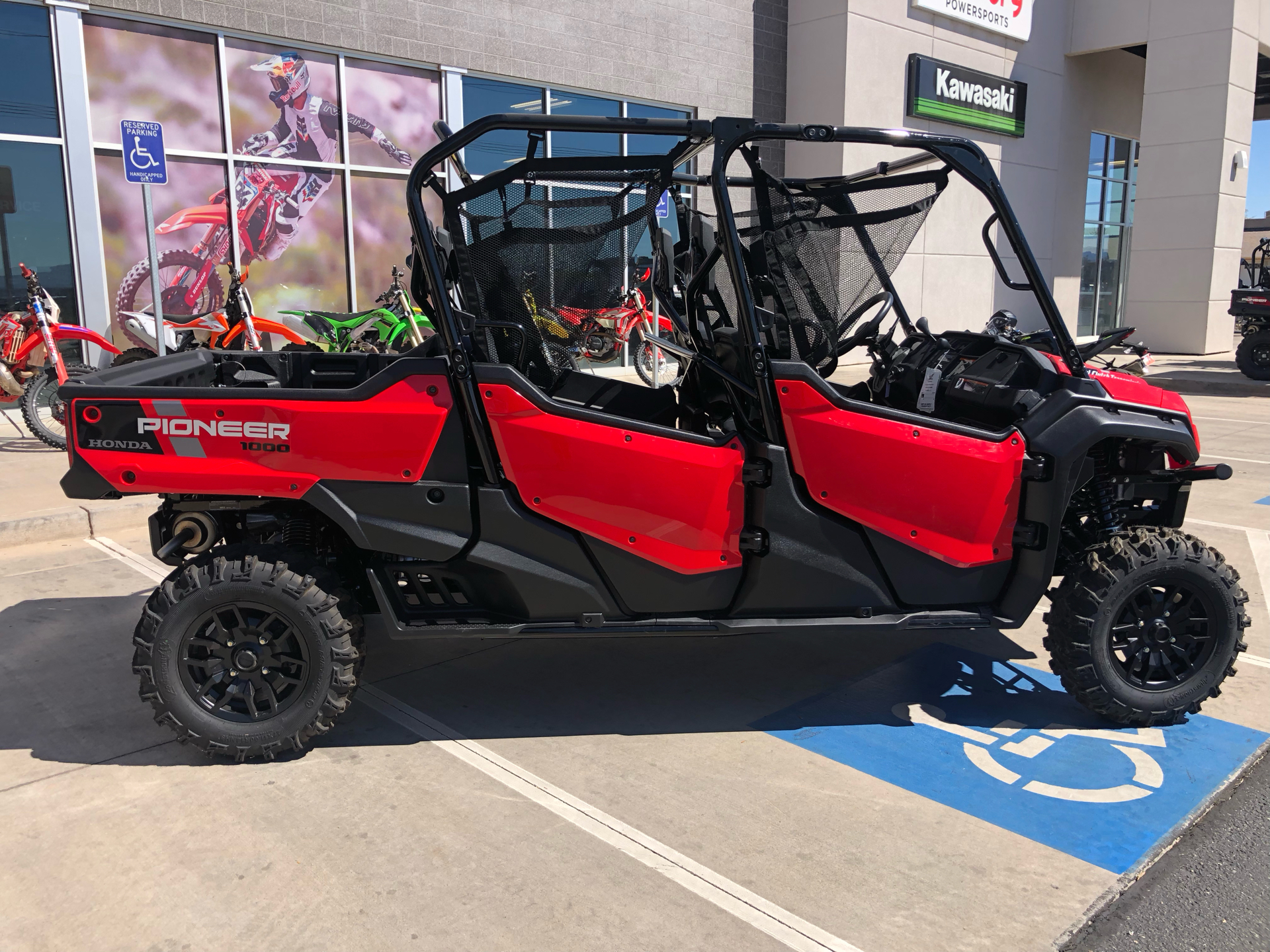 2024 Honda Pioneer 1000-6 Deluxe Crew in Saint George, Utah - Photo 13