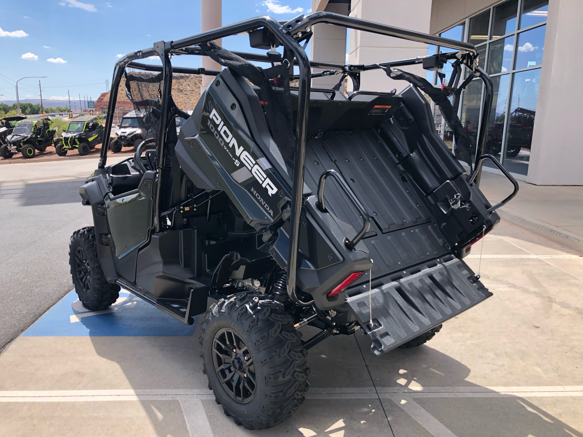 2024 Honda Pioneer 1000-5 Deluxe in Saint George, Utah - Photo 6