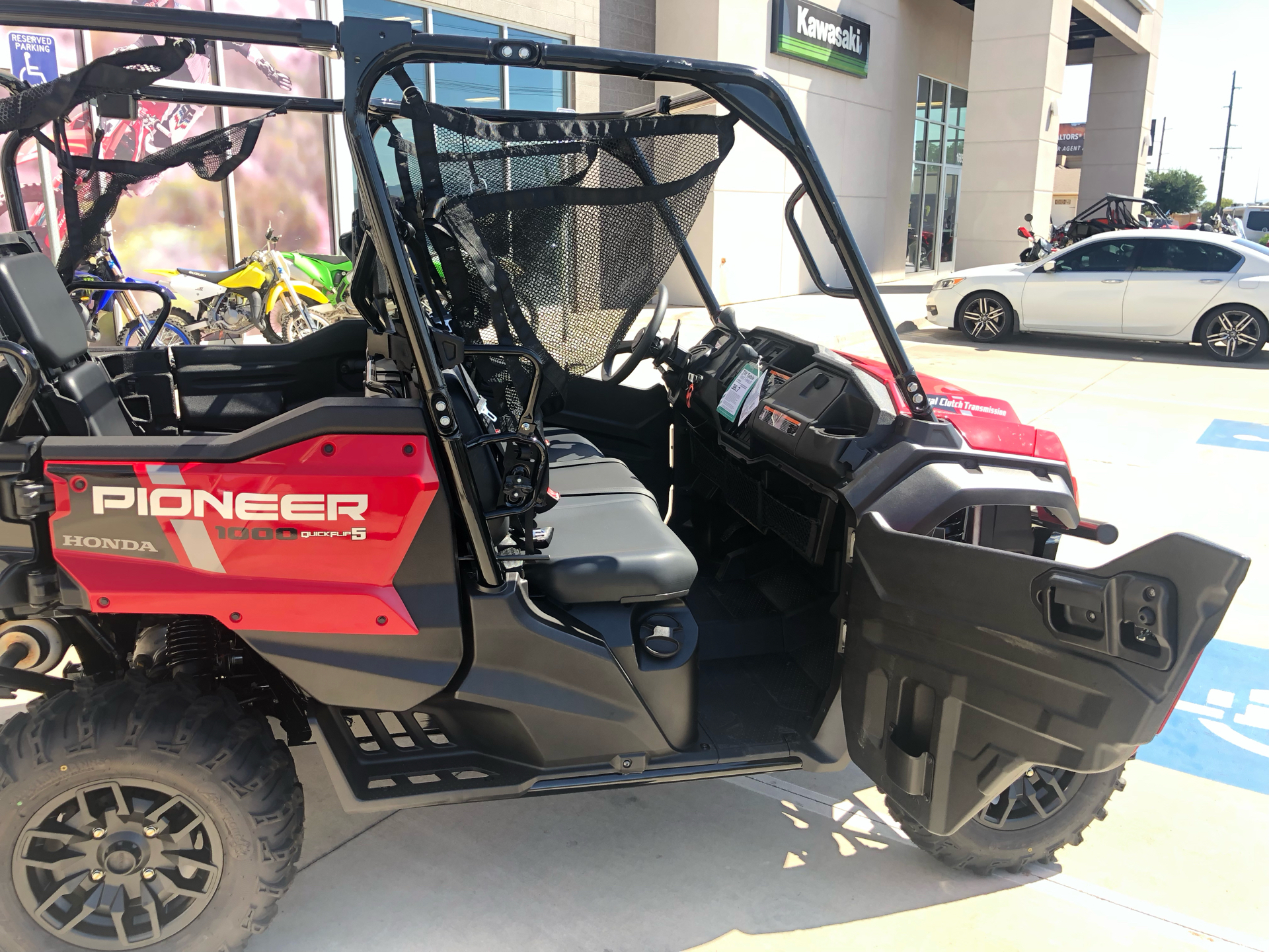 2024 Honda Pioneer 1000-5 Deluxe in Saint George, Utah - Photo 17