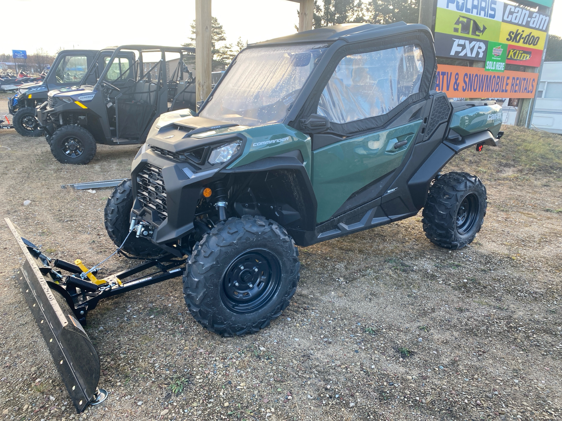 2023 Can-Am Commander DPS 700 in Munising, Michigan - Photo 2